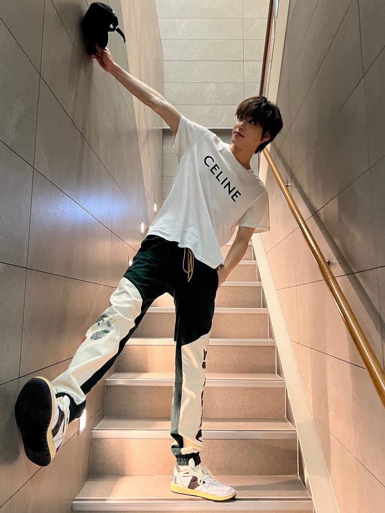 Celine Loose T-Shirt with Celine Print in Cotton Jersey Off White Black 착용 스타일