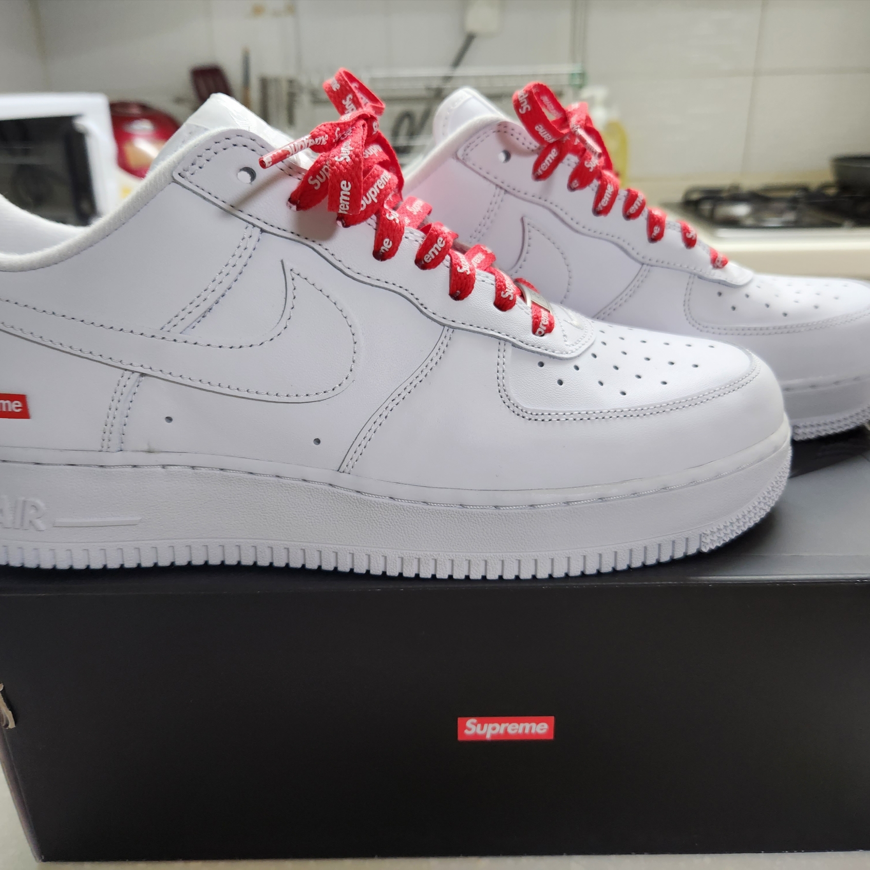 Nike x Supreme Air Force 1 Low White 착용 스타일
