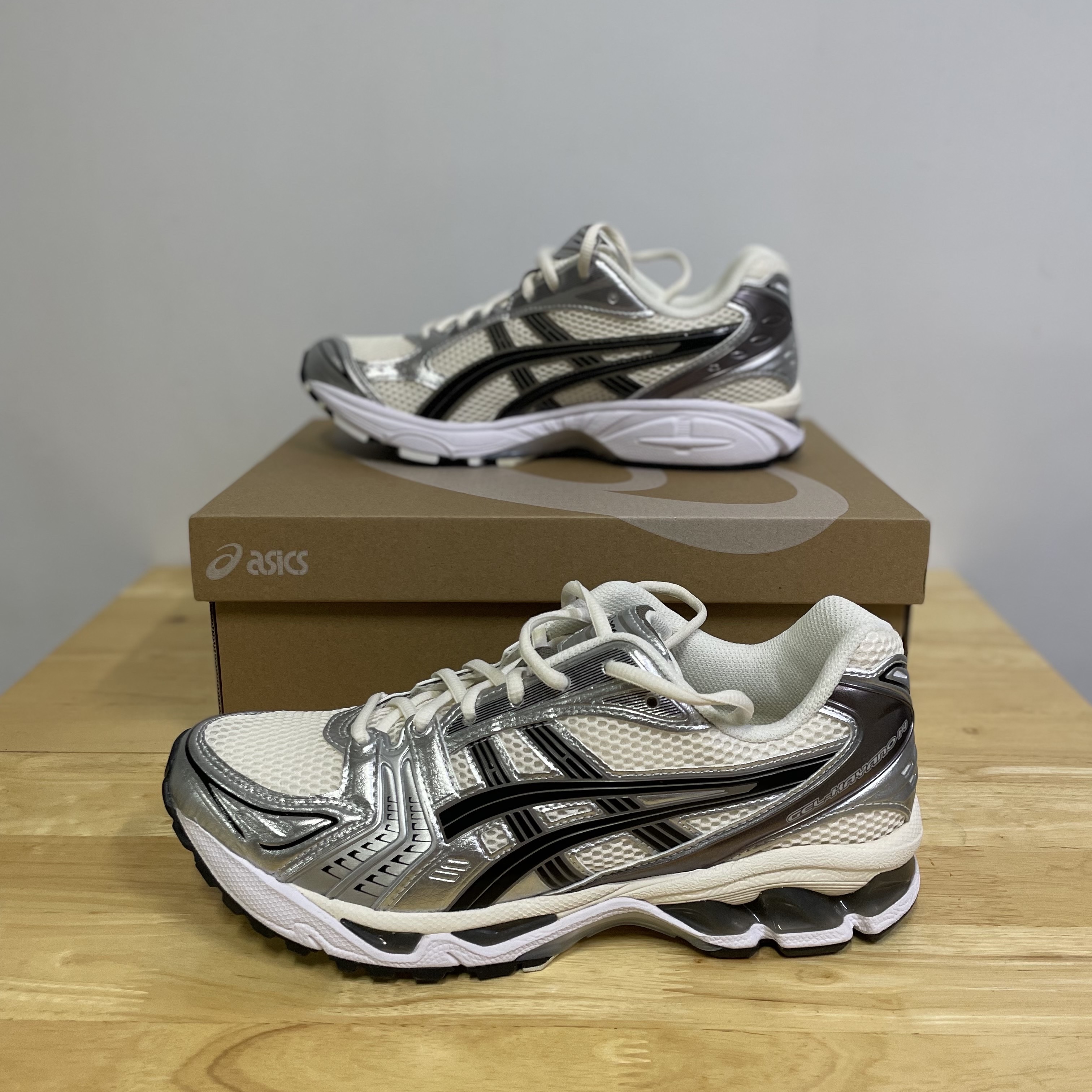 Asics Gel-Kayano 14 Cream Black 착용 스타일 - 2