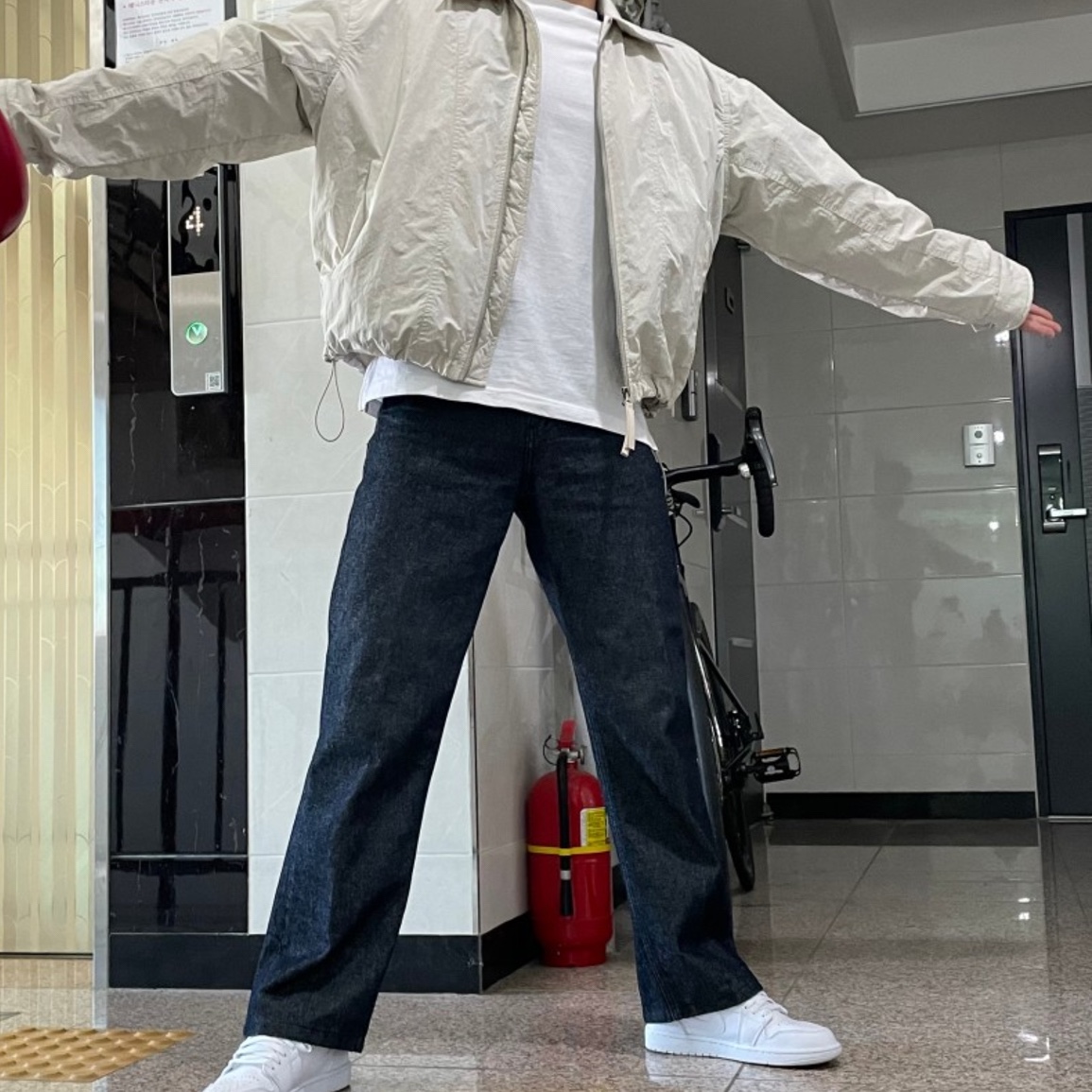 Jordan 1 Low Triple White 착용 스타일