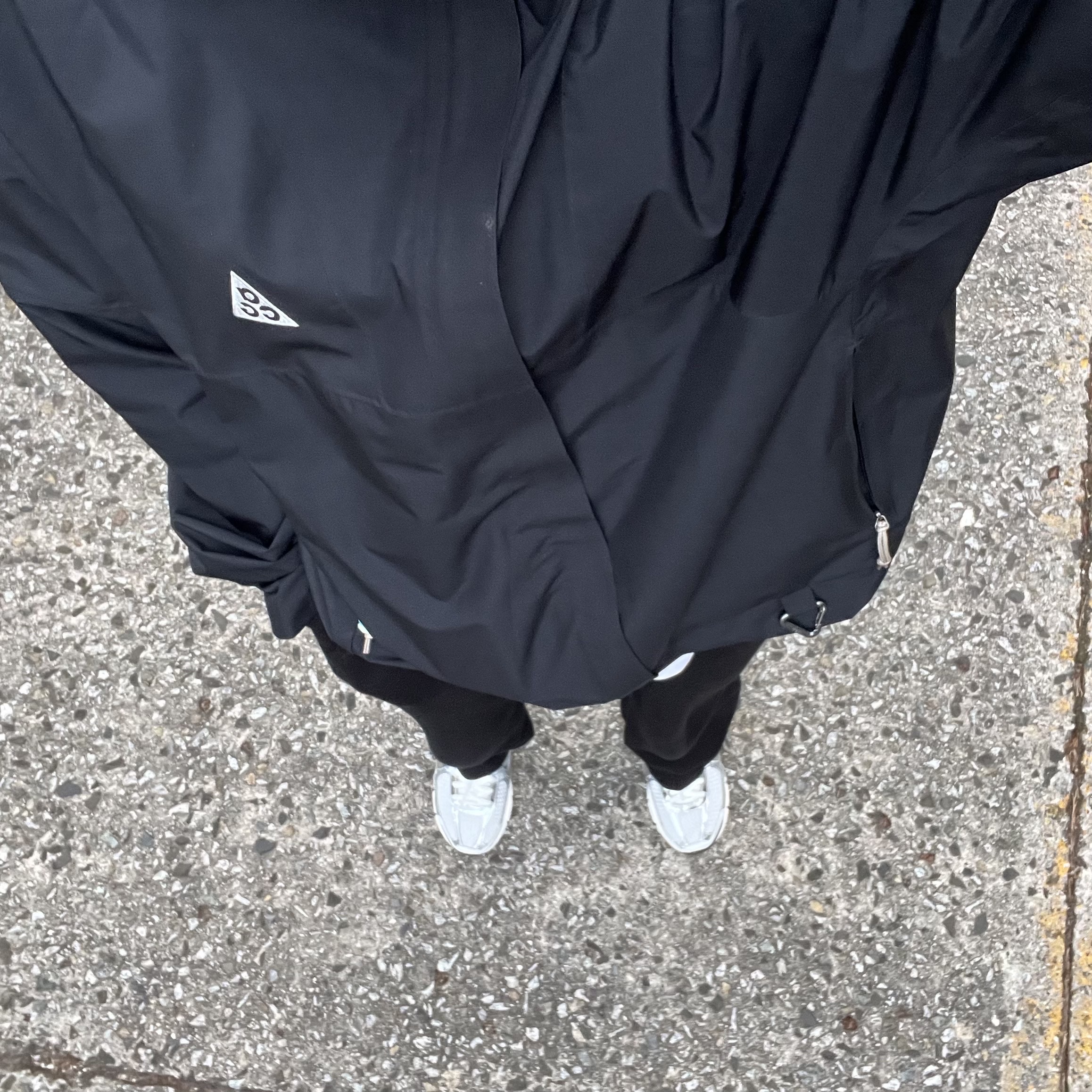 Nike ACG Storm-Fit ADV Cascade Rains Full Zip Jacket Black - Asia, (W) Nike Zoom Vomero 5 Photon Dust and Metallic Silver 착용 스타일