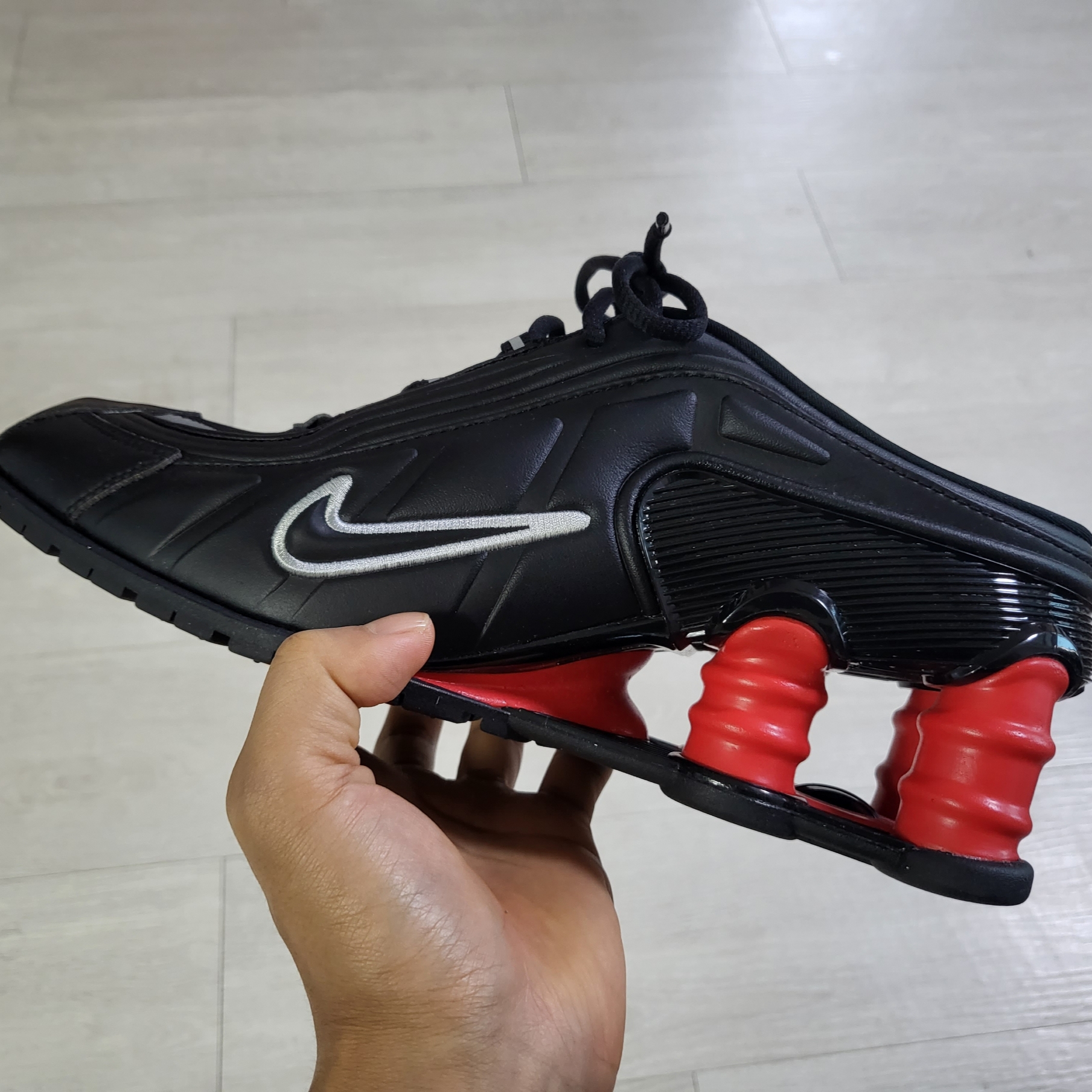 Nike x Martine Rose Shox MR4 Black 착용 스타일