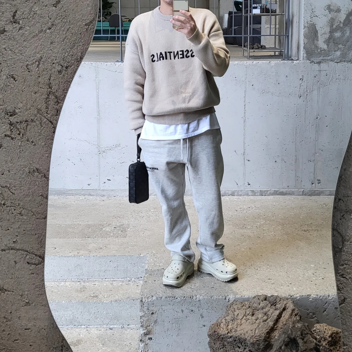 Essentials Knit Pullover Sweater Linen - Ssense Exclusive, Essentials The Core Collection Relaxed Sweatpants Light Oatmeal 착용 스타일