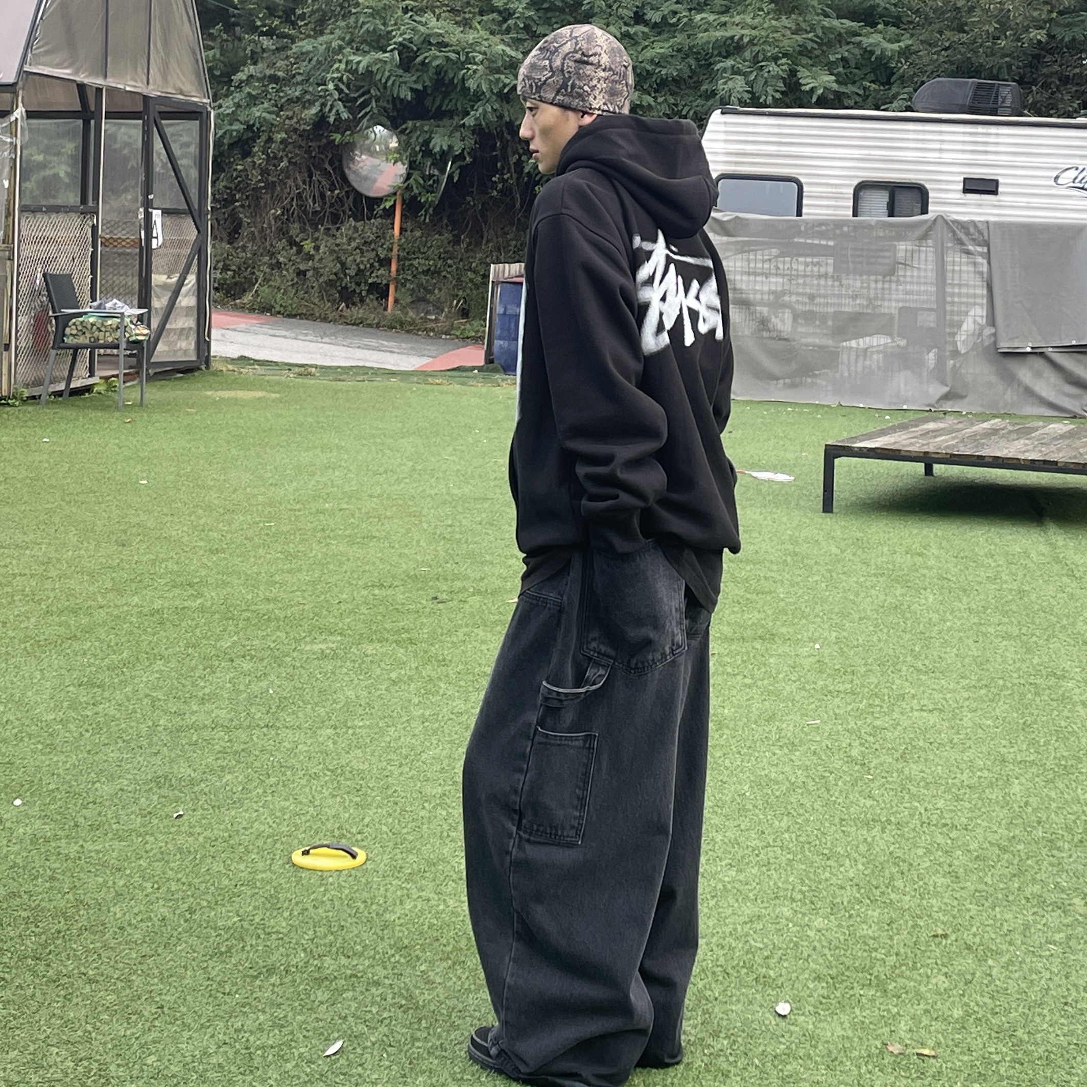 Stussy Dizzy Stock Hoodie Black, Jordan 1 x Travis Scott Retro Low OG SP Black Phantom 착용 스타일 - 2