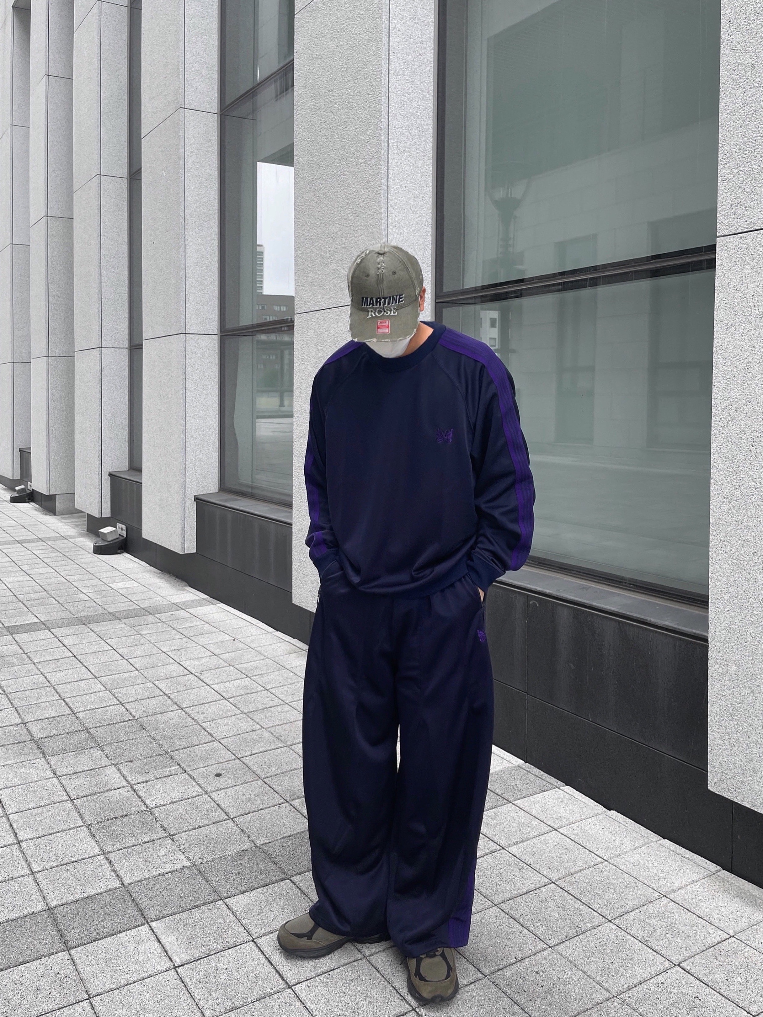New Balance x JJJJound 990v3 Brown Black, Needles H.D. Track Pants Poly Smooth Navy 착용 스타일 - 3