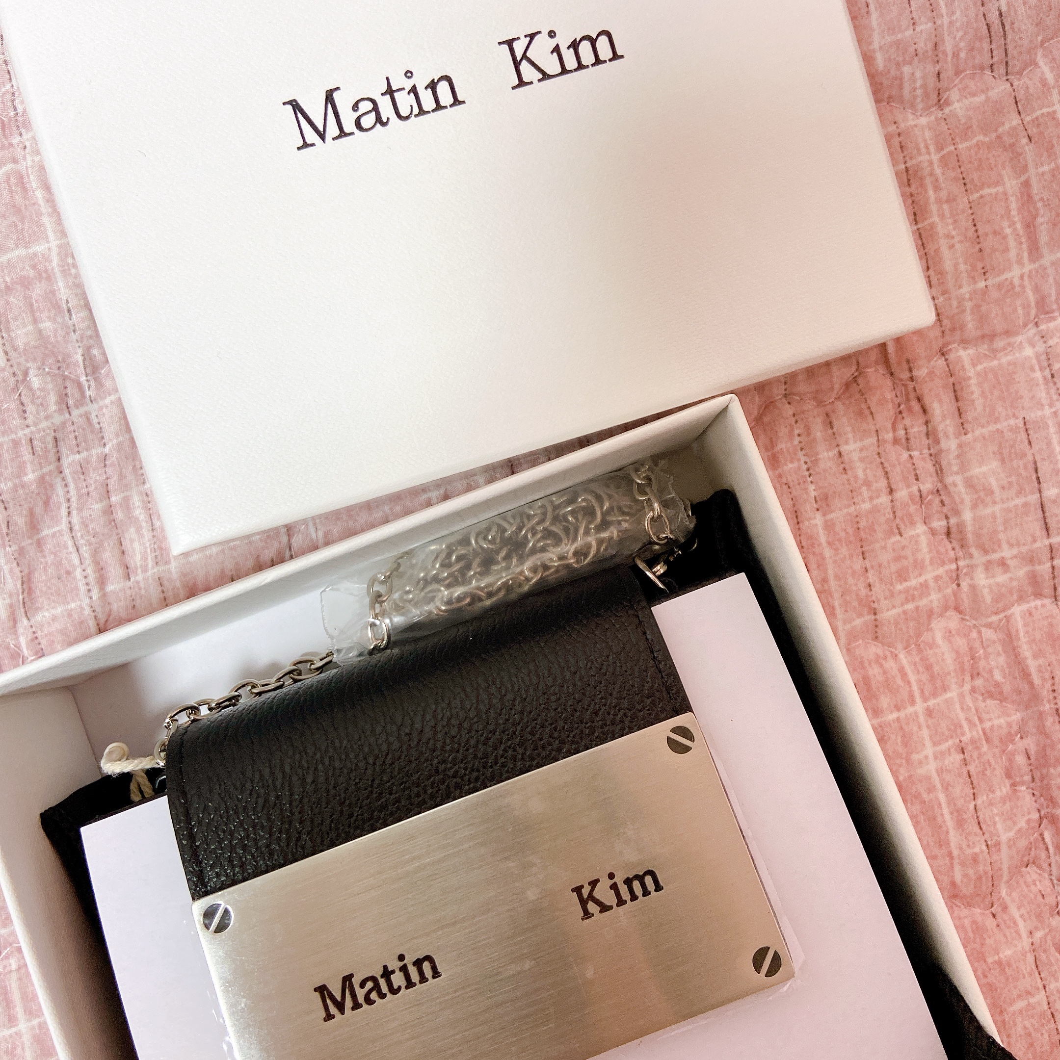 Matin Kim Accordion Mini Bag Black 착용 스타일