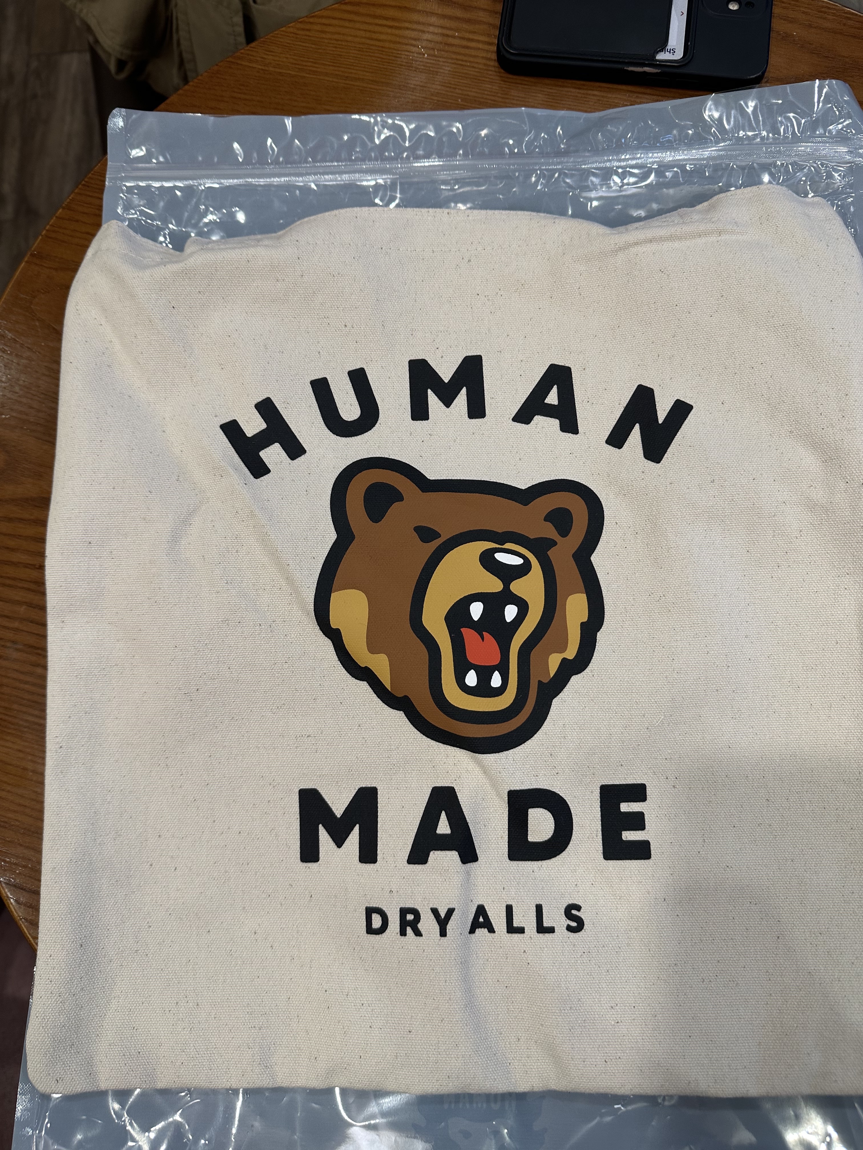 Human Made Book Tote Sapporo White 착용 스타일 - 1