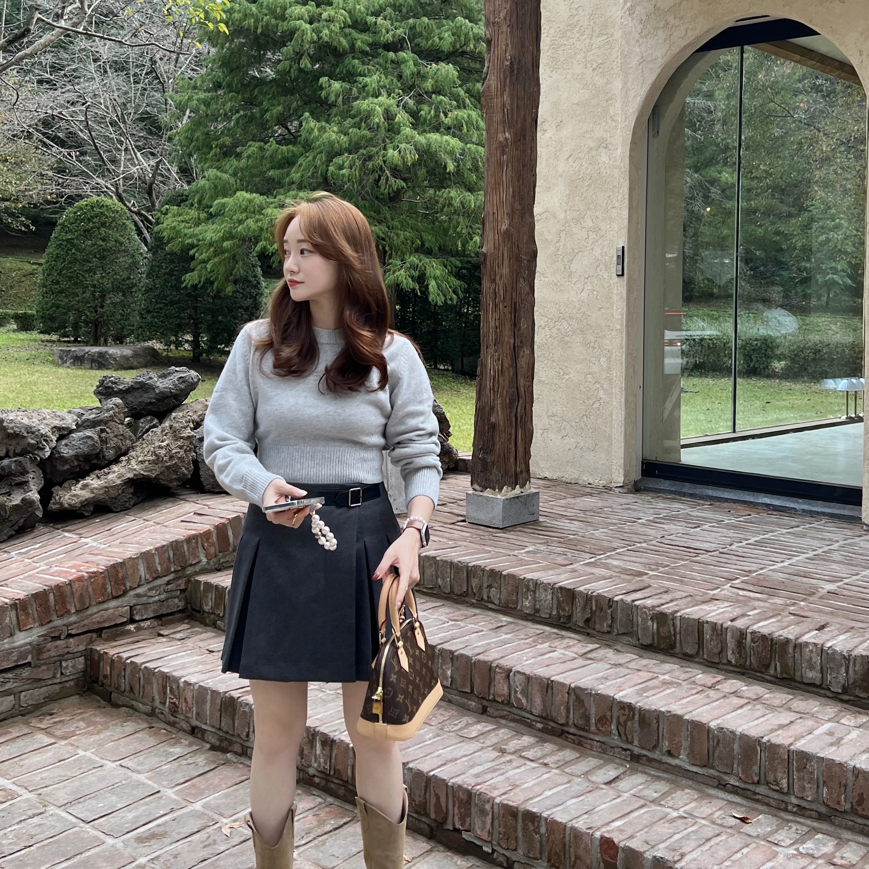 Louis Vuitton Alma BB Monogram 착용 스타일 - 2