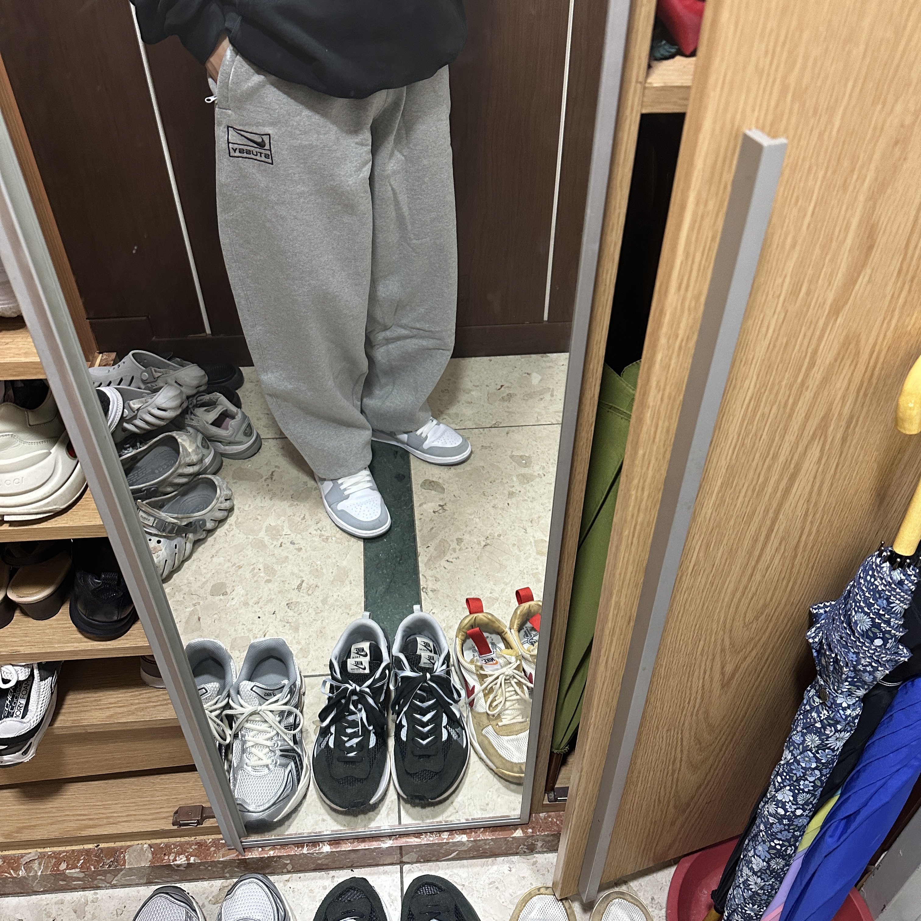 Nike x Stussy NRG Fleece Pants Dark Grey Heather (DO9340-063) 착용 스타일