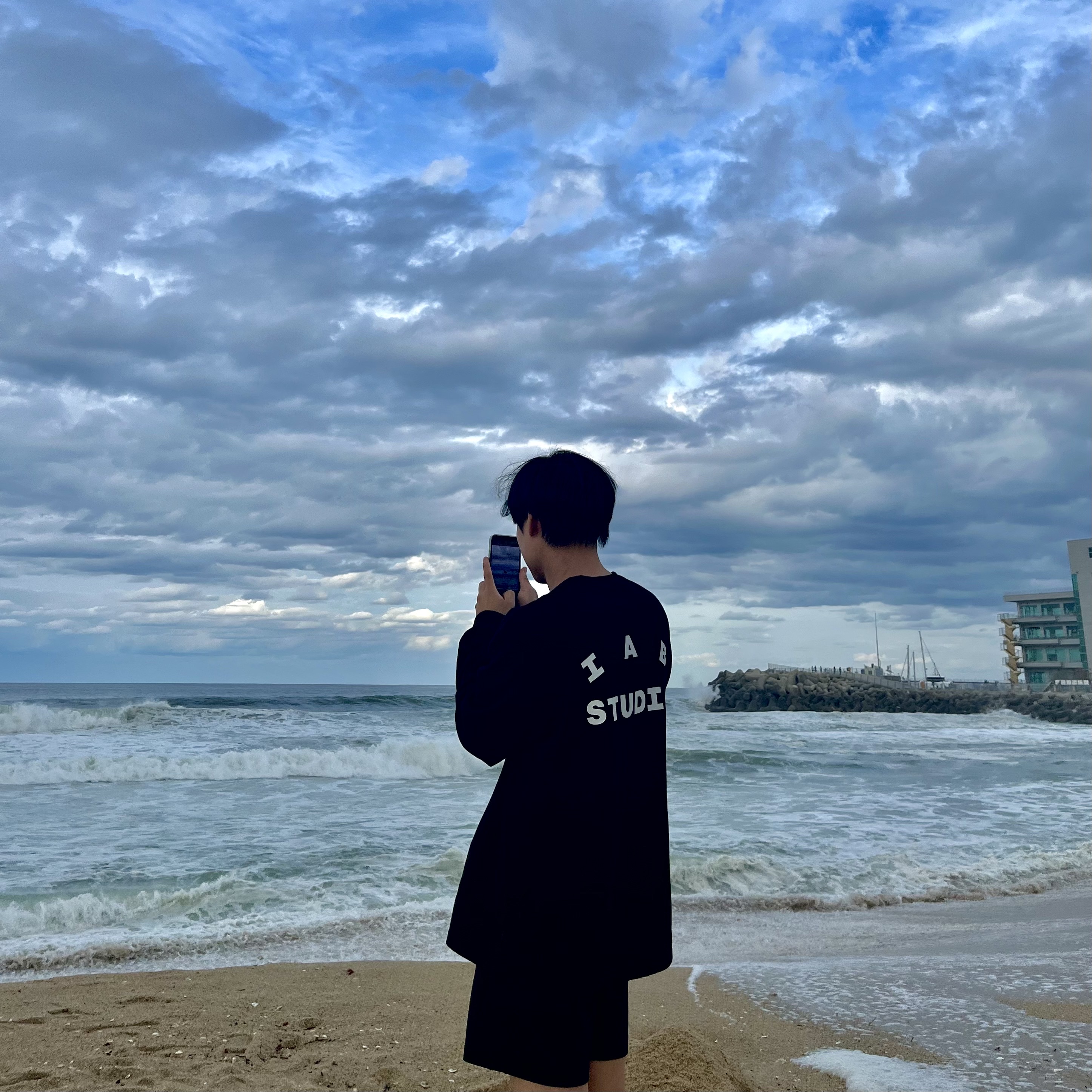 IAB Studio Long Sleeve Black - 23FW 착용 스타일