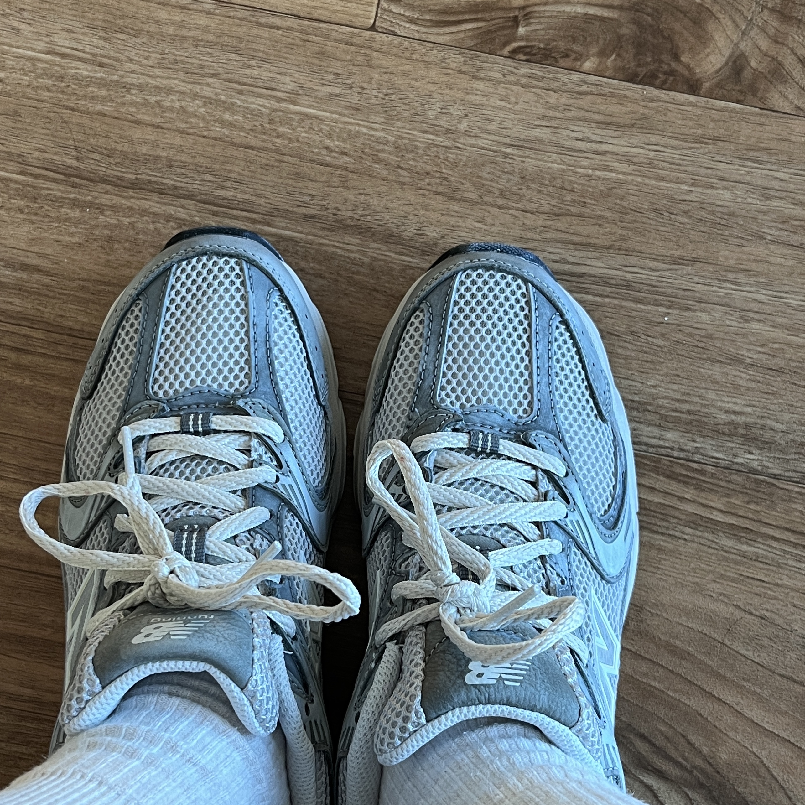 New Balance 530 Premium Vintage Grey Matter 착용 스타일
