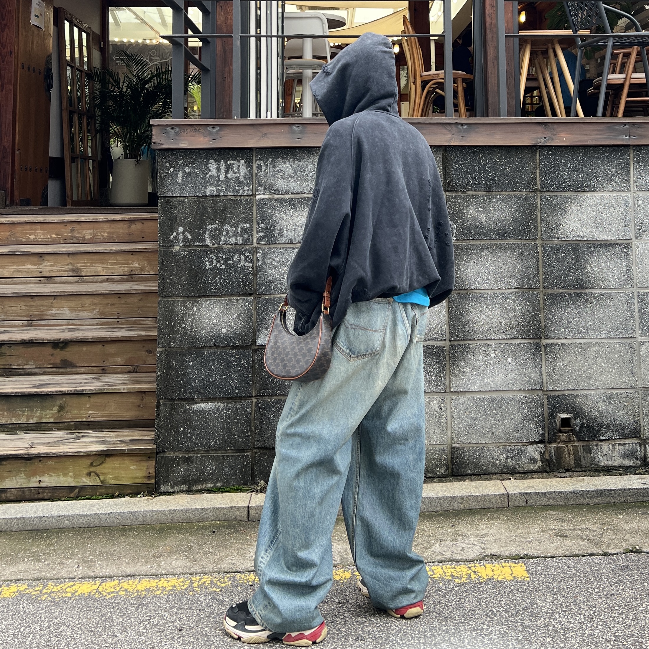Nonnod x Shinsegae Distressed Zip-Up Hoodie Washed Black, Balenciaga Large Baggy Jeans in Blue Coated Soft Denim 착용 스타일 - 1