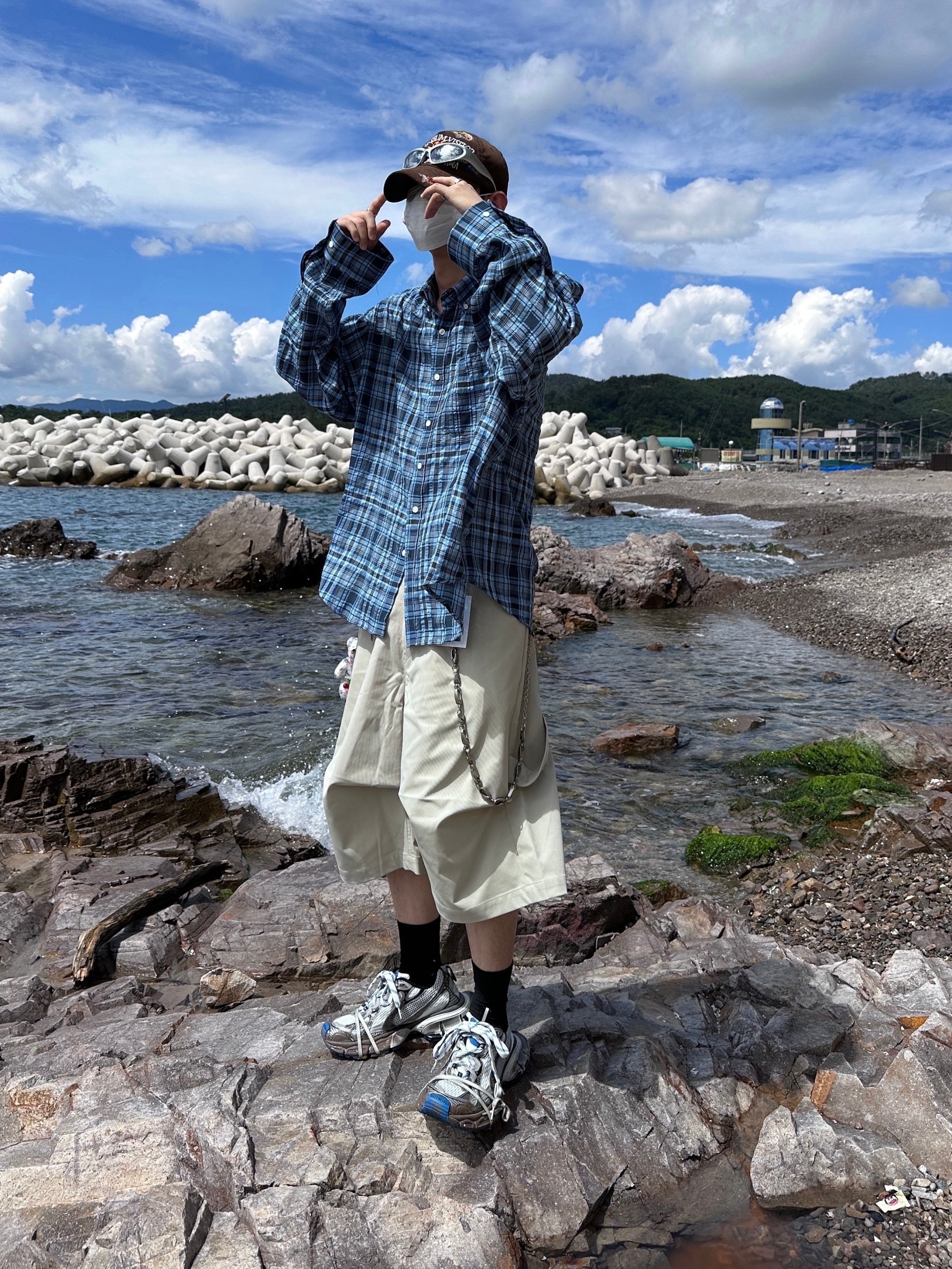 Balenciaga Cargo Sneakers Grey Black Yellow, Balenciaga 3XL Sneakers Worn Out Grey White Blue 착용 스타일 - 2