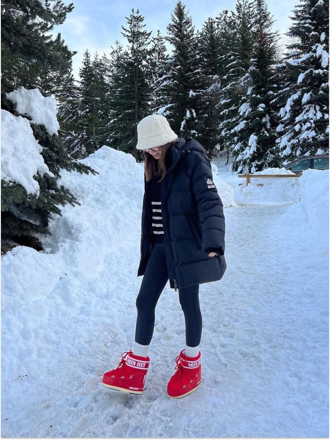 (W) Moon Boot Icon Low Nylon Boots Black, (W) Moon Boot Icon Faux Fur Boots White 착용 스타일 - 4