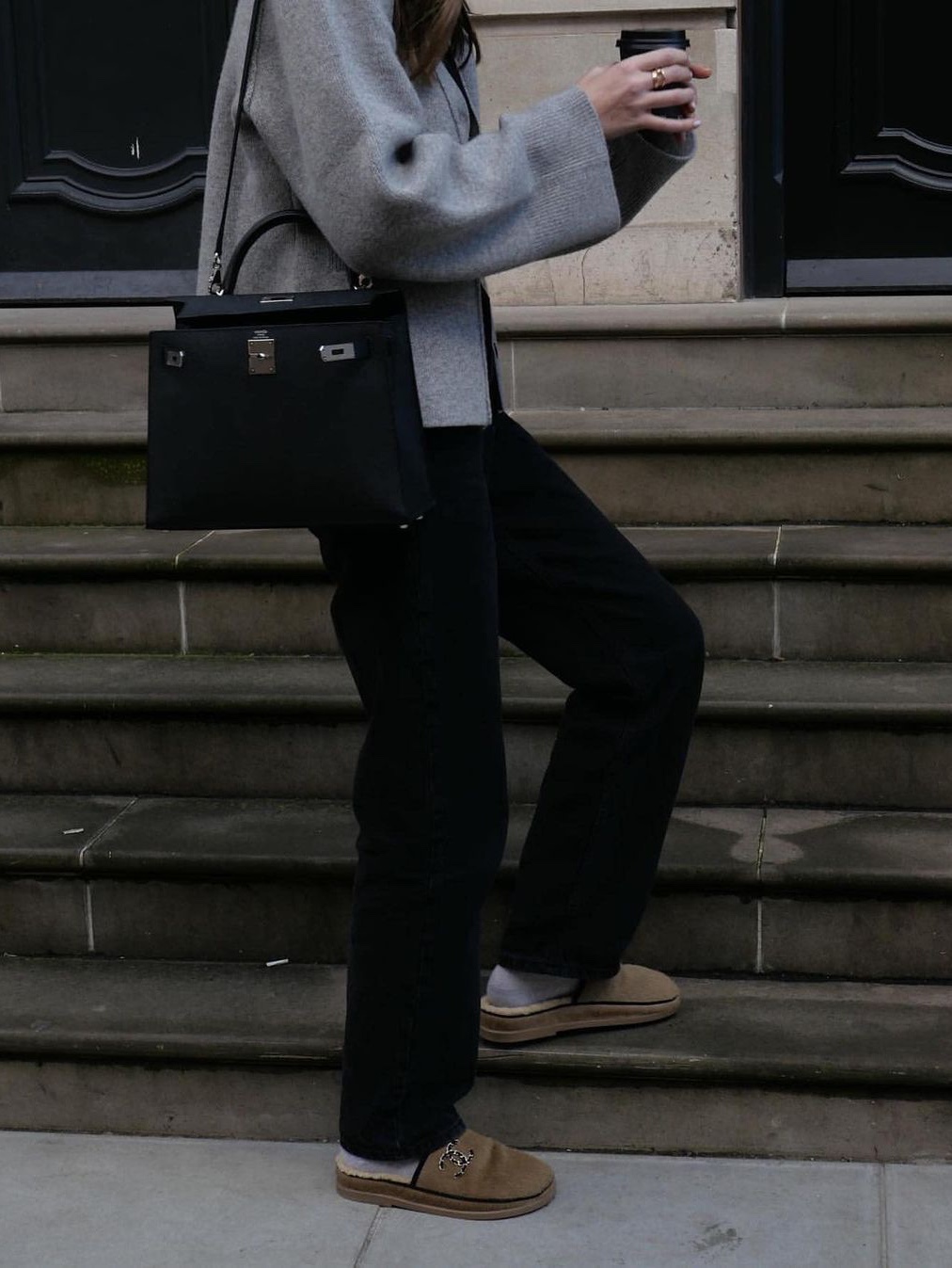 Chanel Beanie Cashmere & Black White, Chanel Mini Flap Bag Lambskin & Silver Black 착용 스타일 - 3