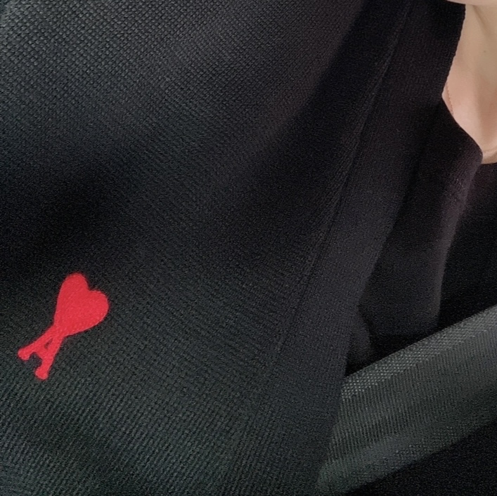 AMI de Coeur Wool Cardigan Black 착용 스타일