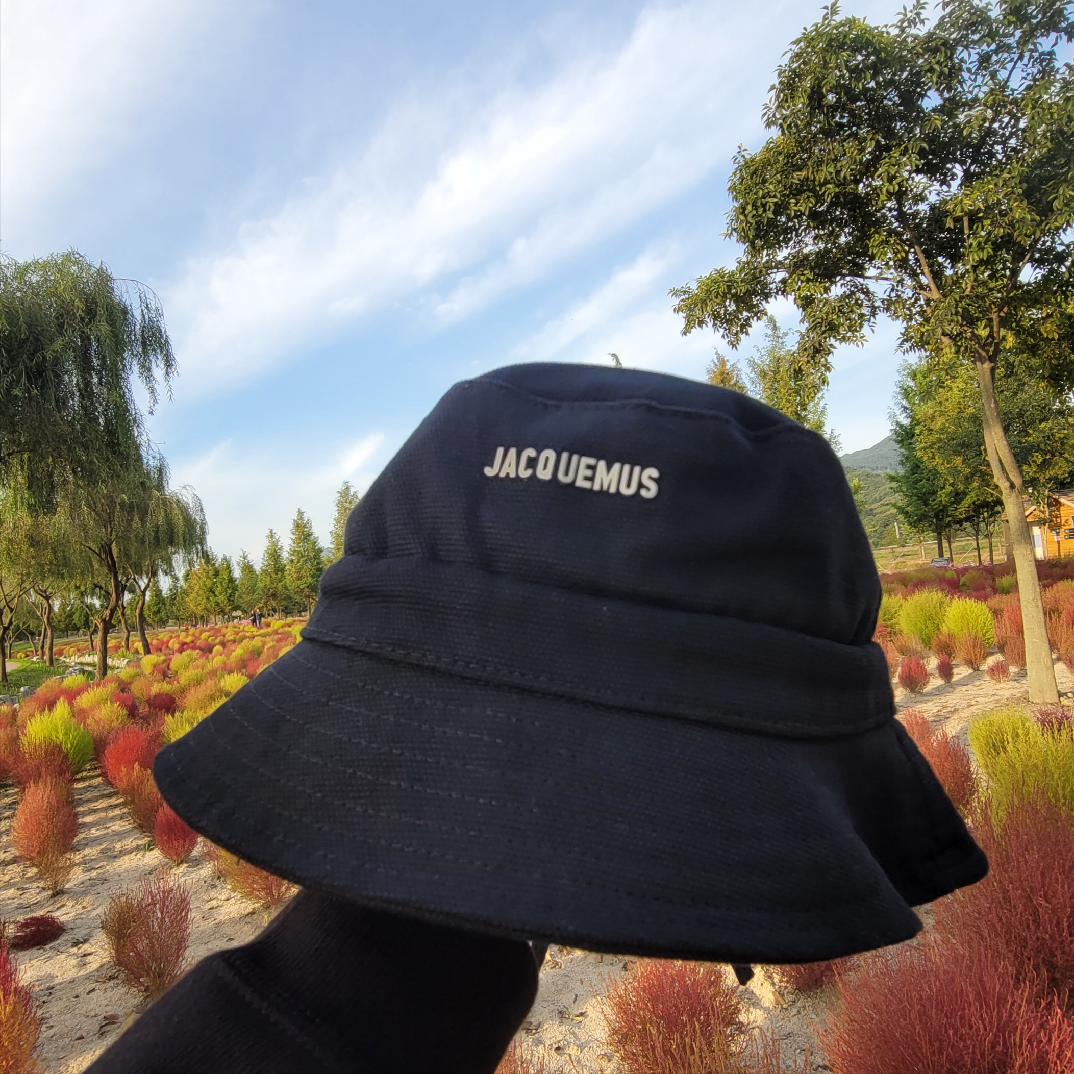 Jacquemus Le Bob Gadjo Bow Bucket Hat Black 착용 스타일