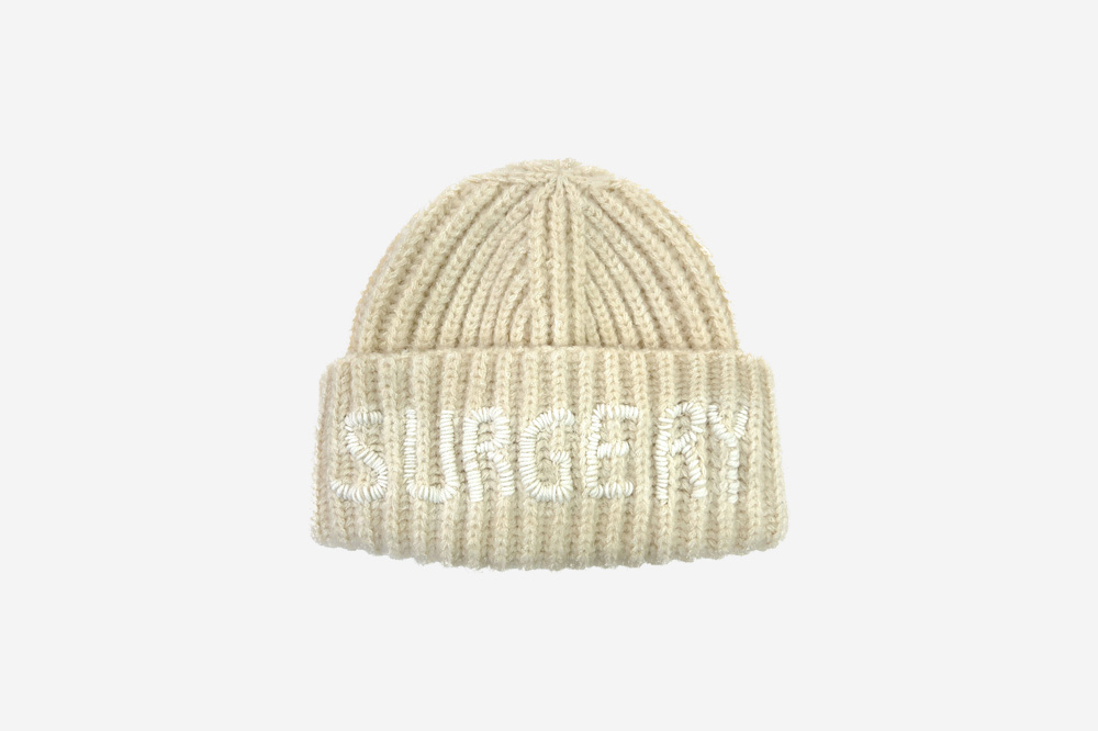 써저리 핸드 스티치 자수 로고 비니 아이보리 | Surgery | KREAM