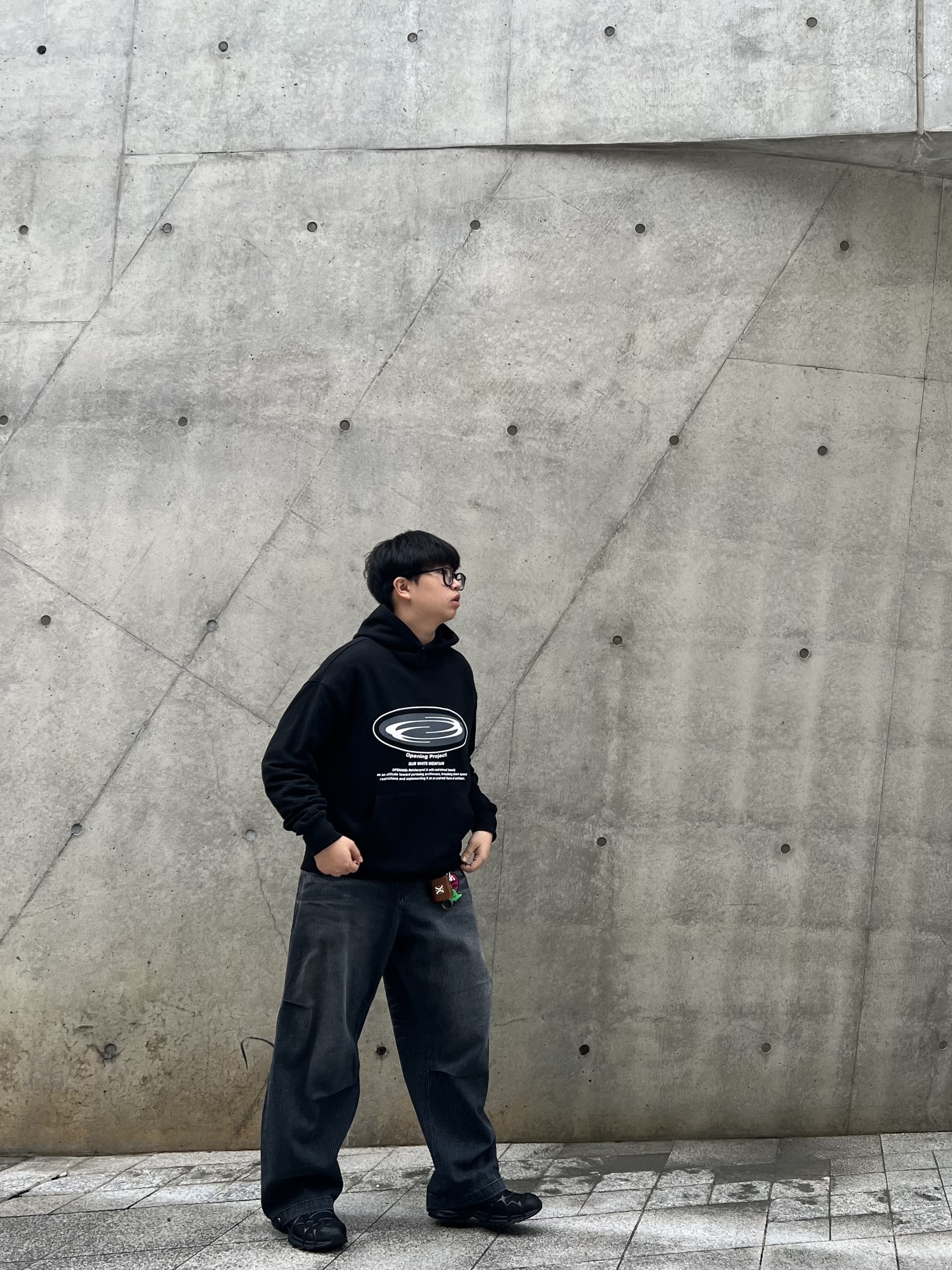 Opening Project Oval Logo Hoodie Black, Nike Air Kukini Triple Black 착용 스타일 - 3