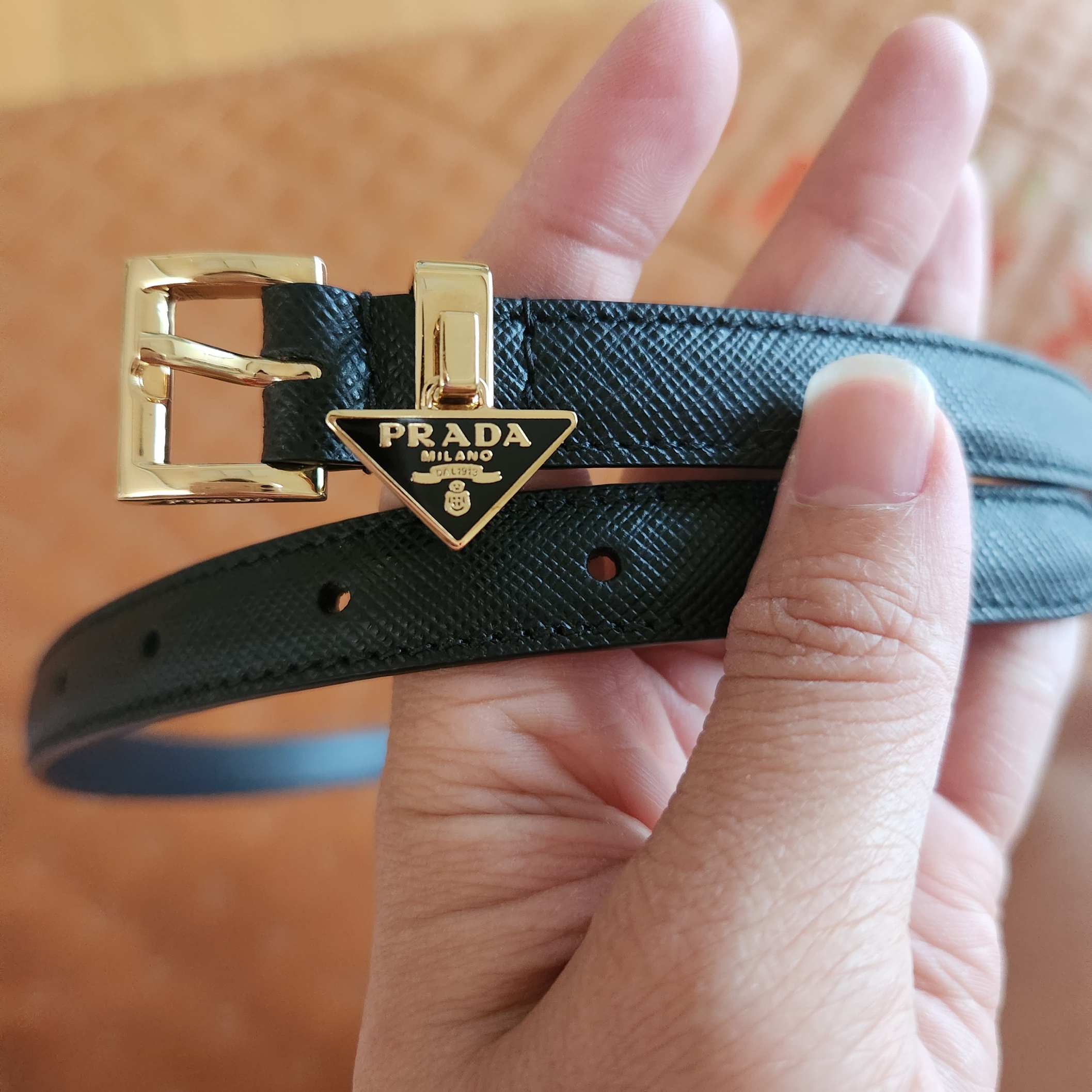 (W) Prada Saffiano Belt Black 착용 스타일