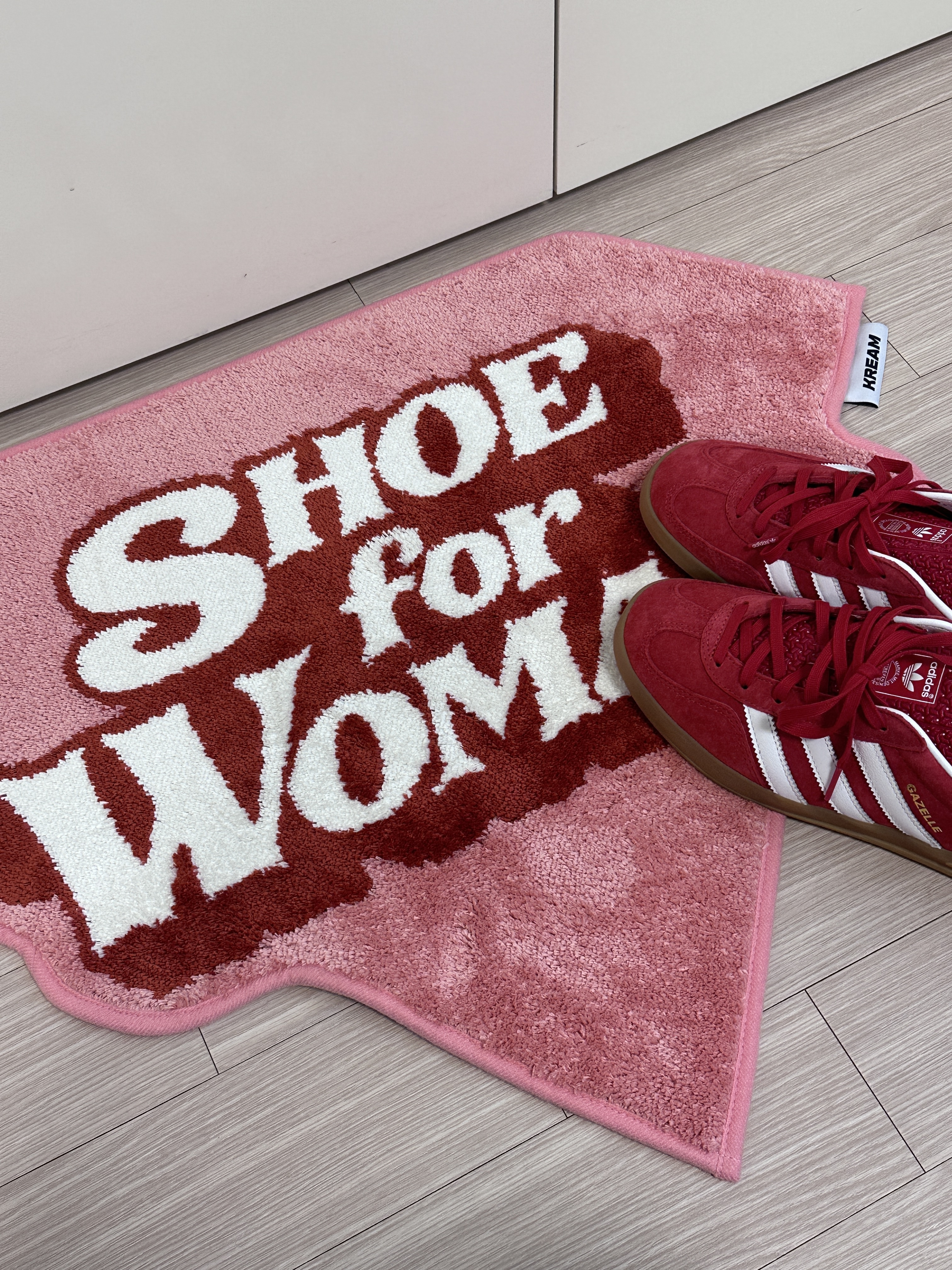 Adidas Gazelle Indoor Scarlet 착용 스타일 - 2
