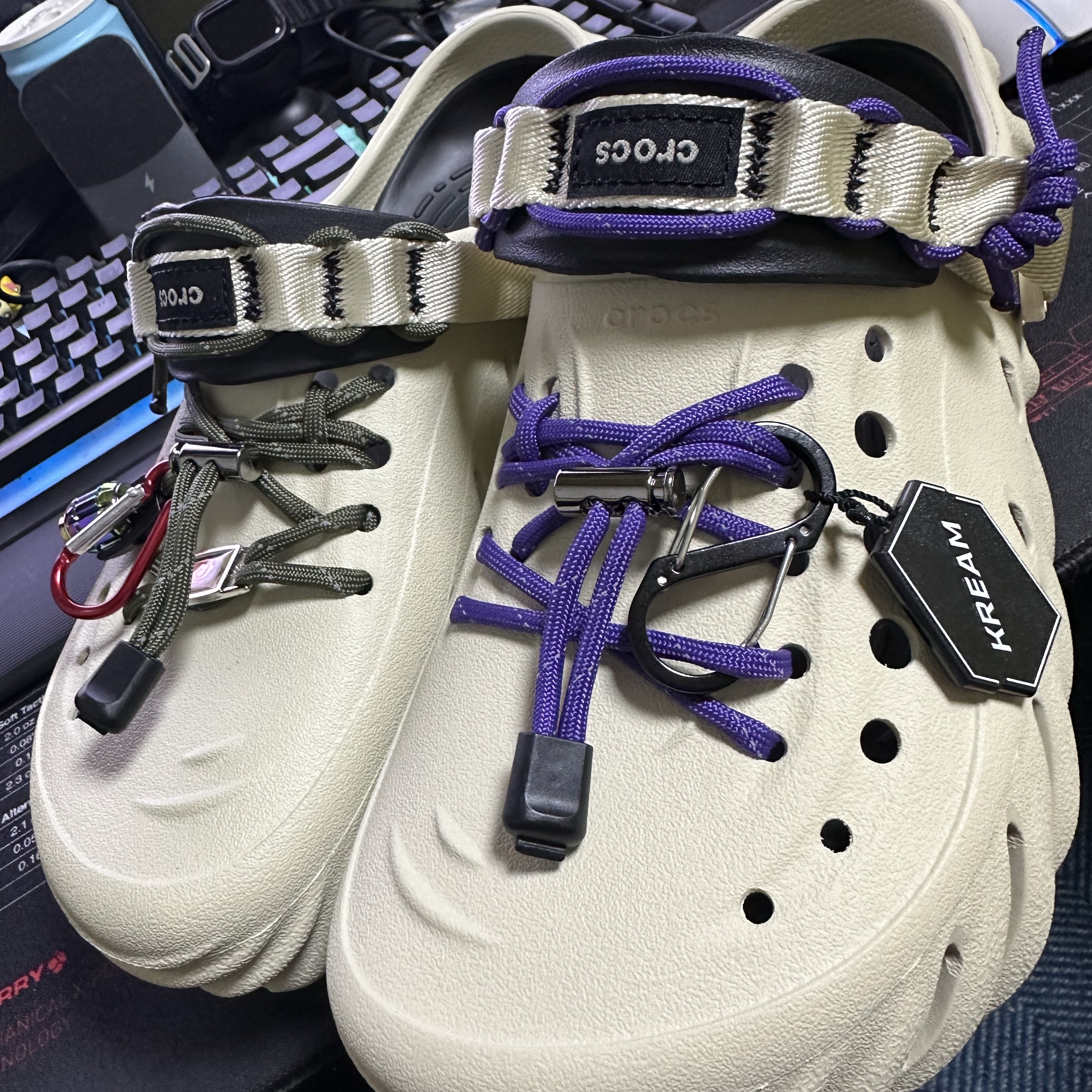 Crocs Echo Clog Bone Black 착용 스타일 - 2