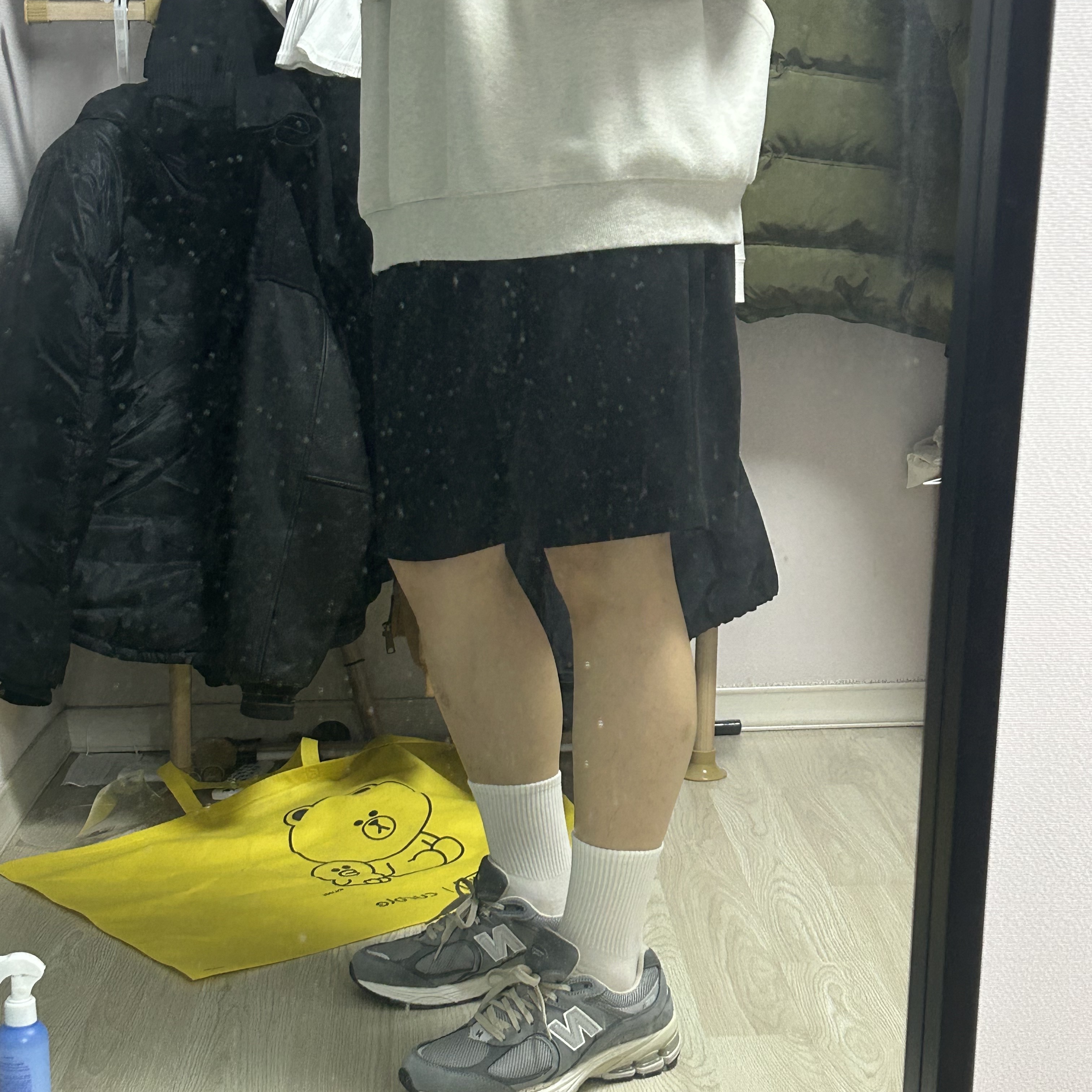 New Balance 2002R Premium Vintage Grey 착용 스타일