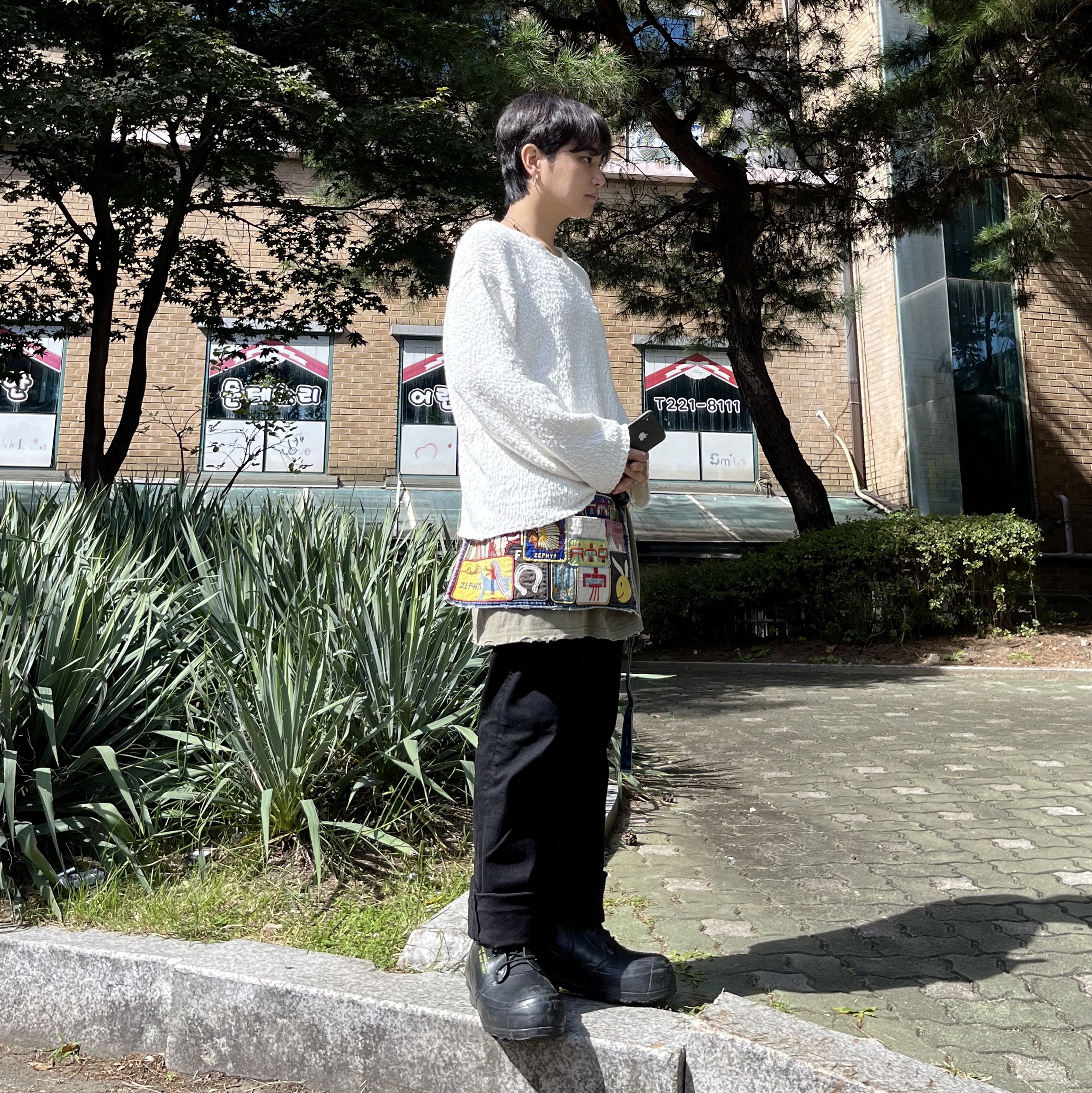 Kapital 13 oz. Denim Damaged Kountry Embroidery 2Way Apron Indigo (Processing) 착용 스타일 - 1