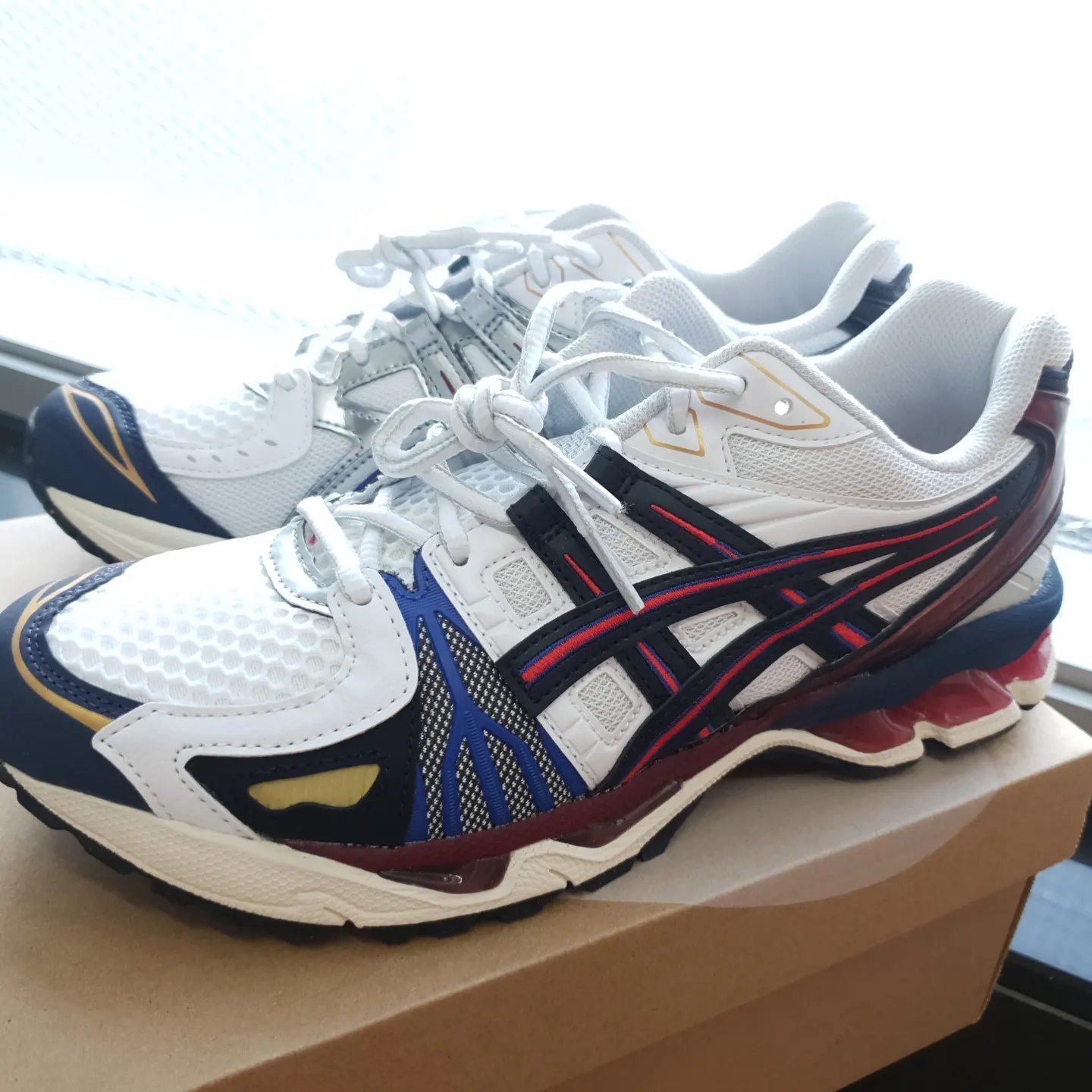 Asics Gel-Kayano Legacy White Black 착용 스타일 - 1