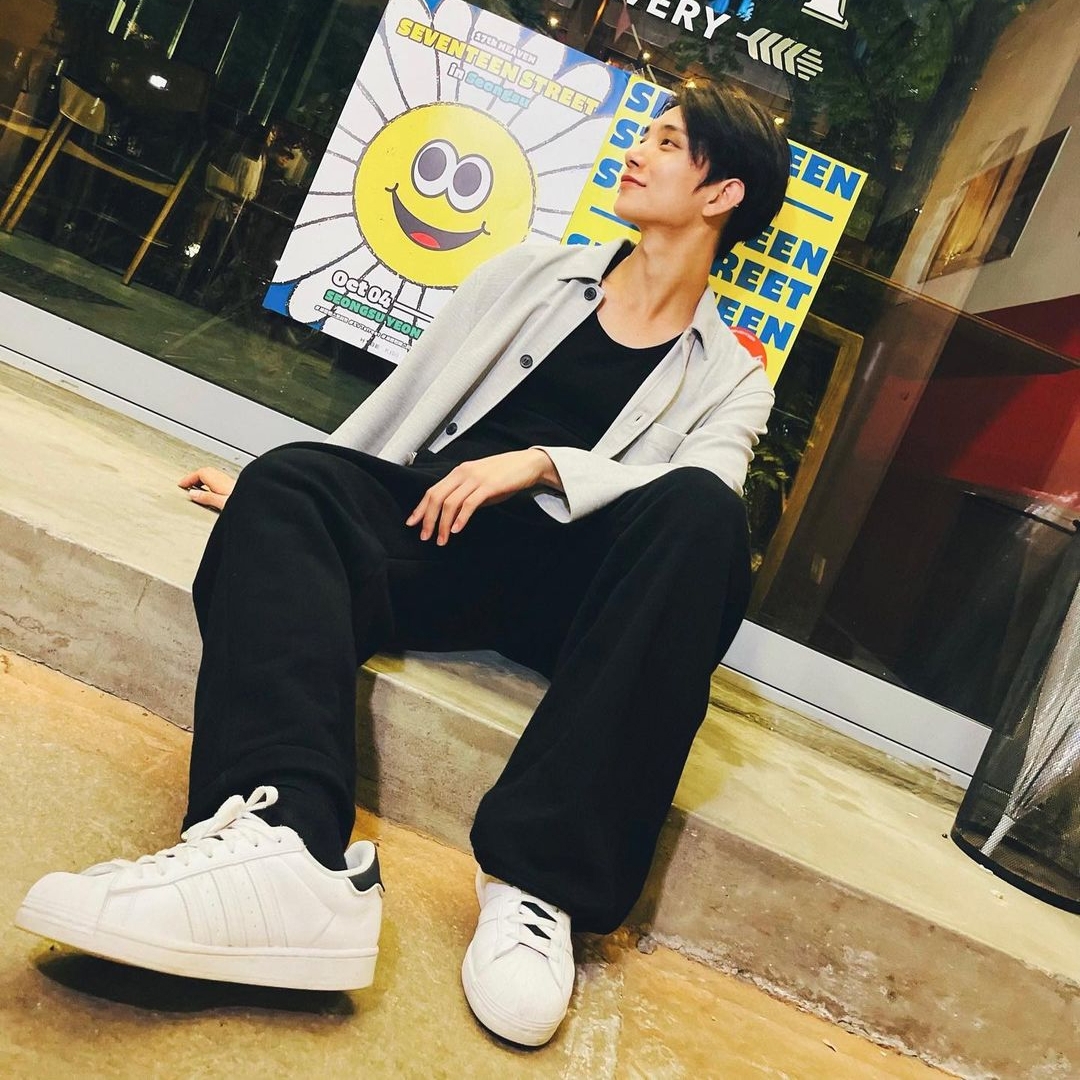 Adidas Superstar White Black 착용 스타일 - 2