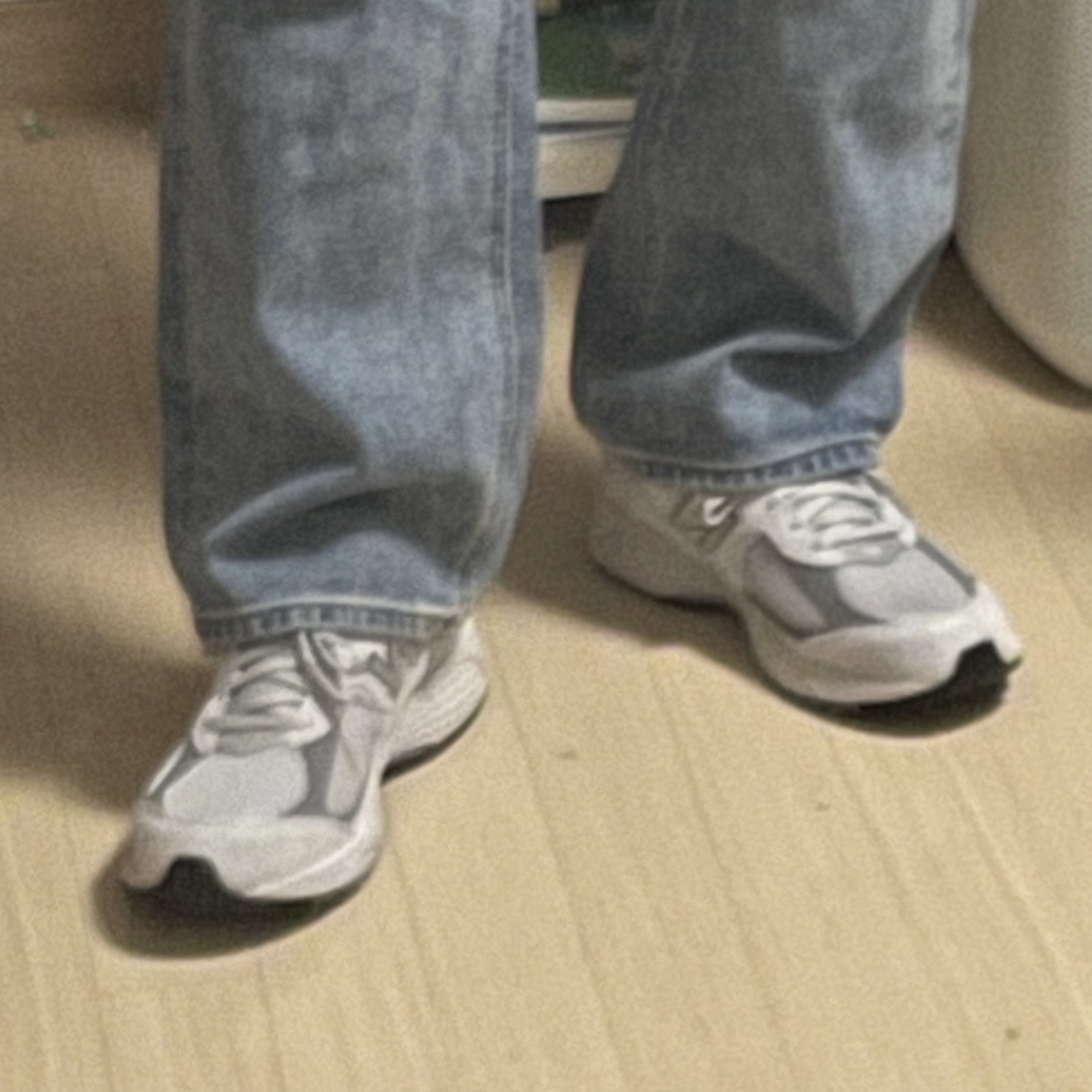 New Balance 2002R T2 Gray 착용 스타일 - 3
