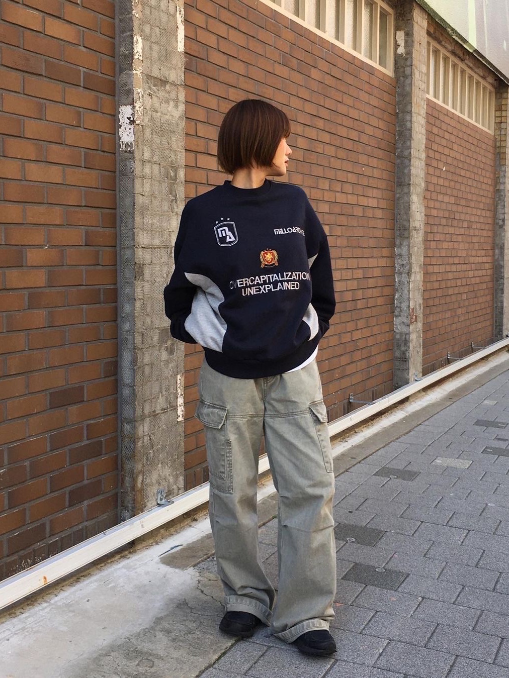 Millo Archive New Capital Crew Neck Navy, Millo Archive New Capital Crew Neck Black 착용 스타일 - 1