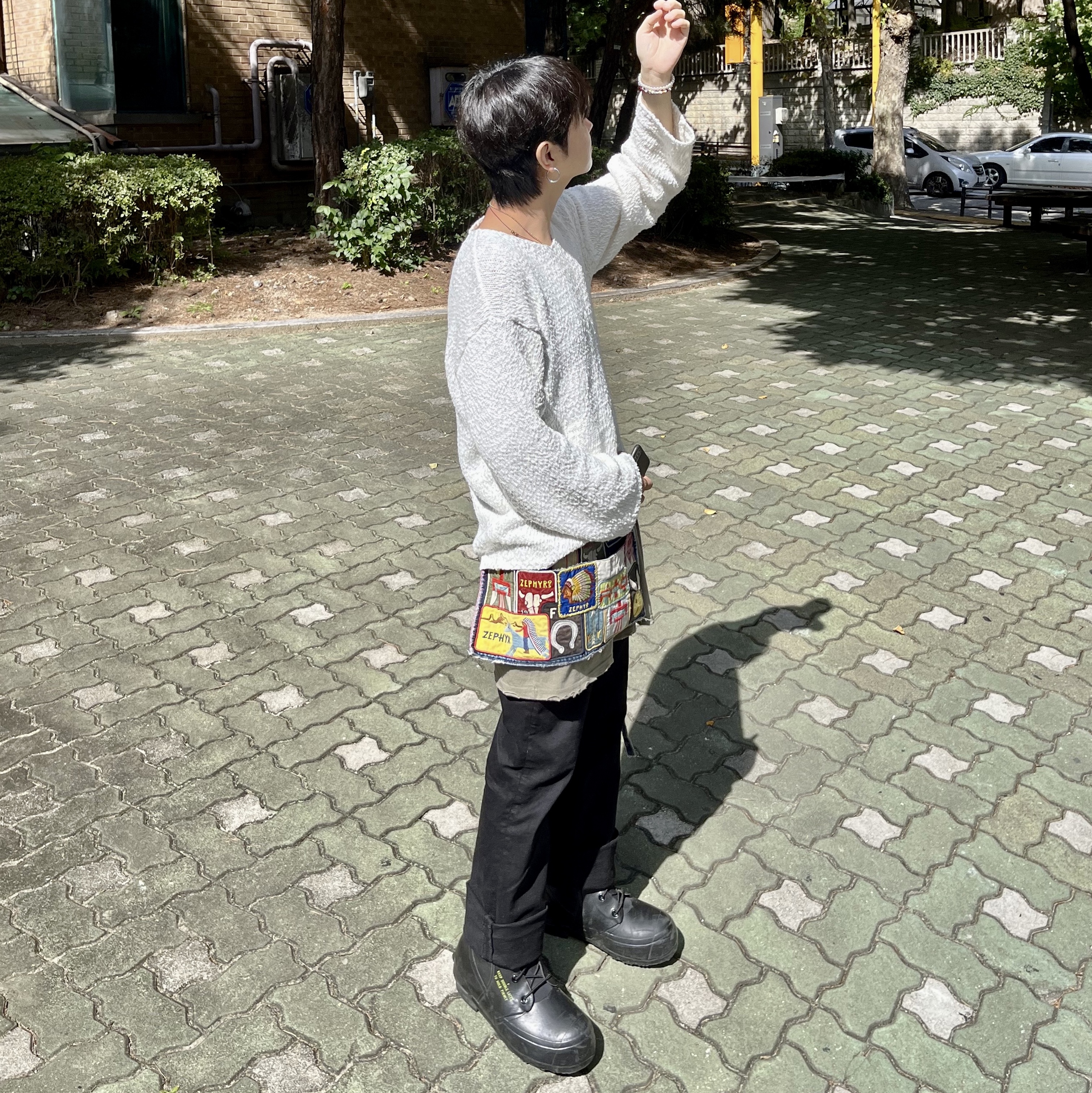 Kapital 13 oz. Denim Damaged Kountry Embroidery 2Way Apron Indigo (Processing) 착용 스타일 - 2