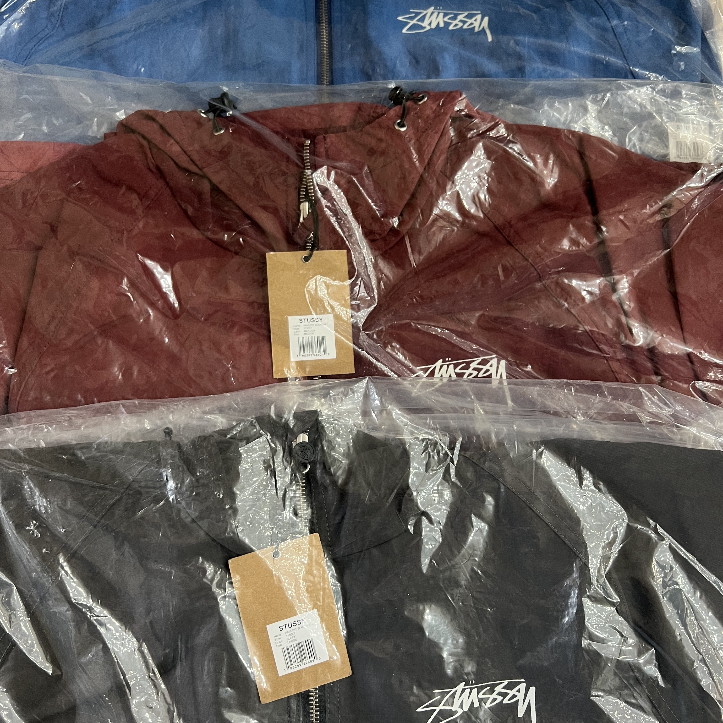 Stussy Wave Dye Beach Shell Jacket Maroon, Stussy Wave Dye Beach Shell Jacket Black 착용 스타일