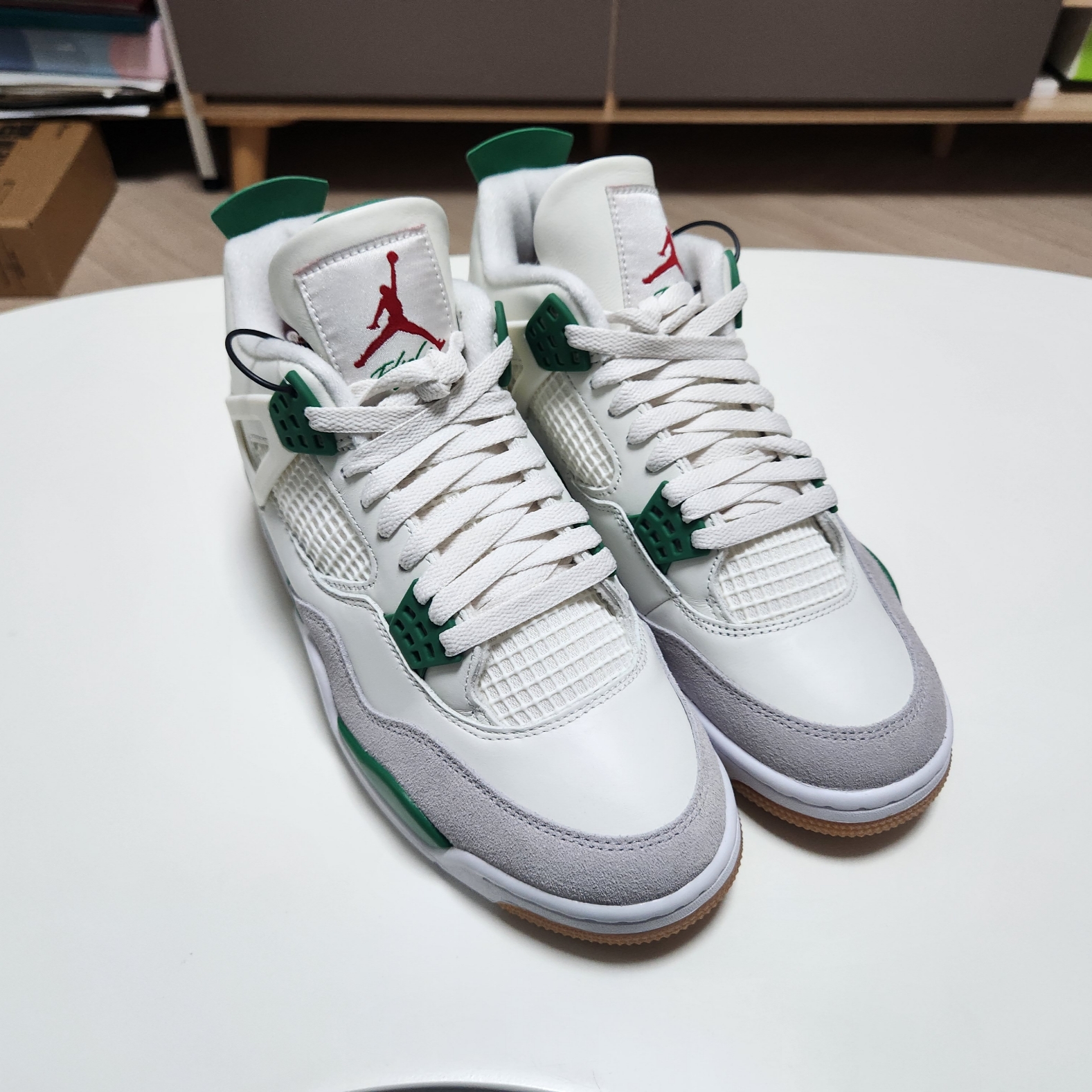 Jordan 4 x Nike SB Retro SP Pine Green 착용 스타일 - 1