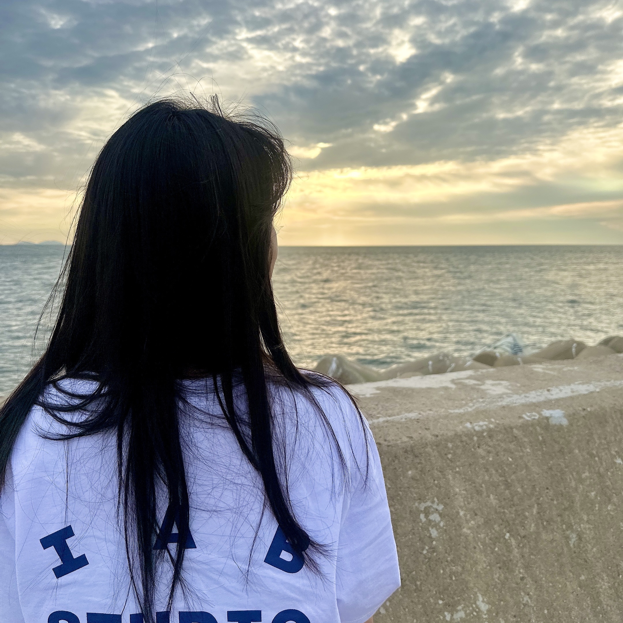 IAB Studio T-Shirt White Navy - 22FW 착용 스타일