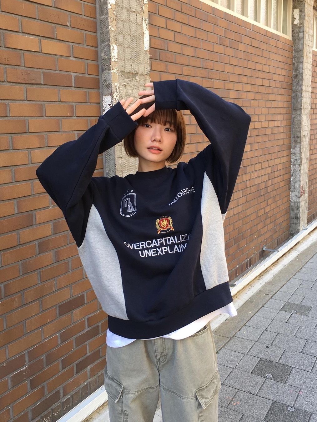 Millo Archive New Capital Crew Neck Navy, Millo Archive New Capital Crew Neck Black 착용 스타일 - 3
