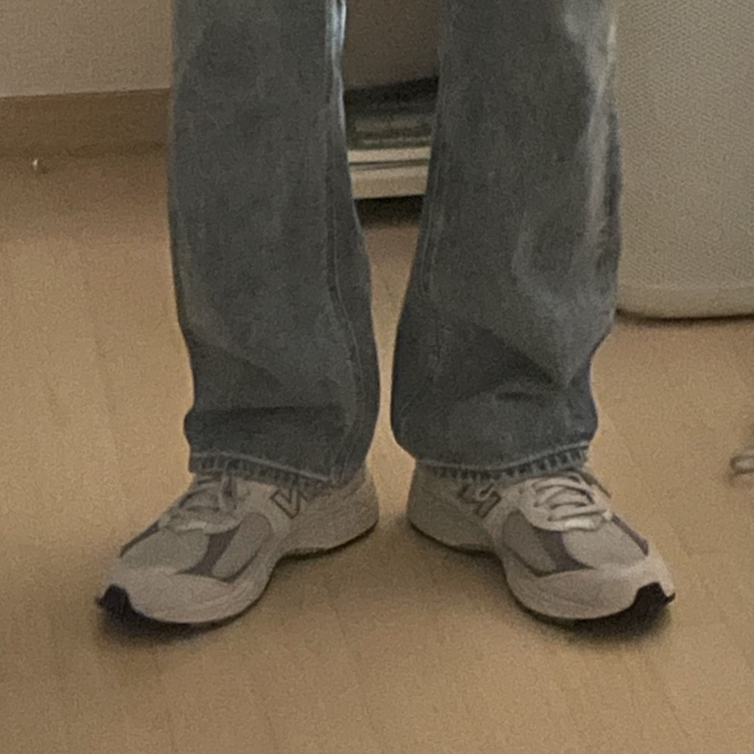 New Balance 2002R T2 Gray 착용 스타일 - 1