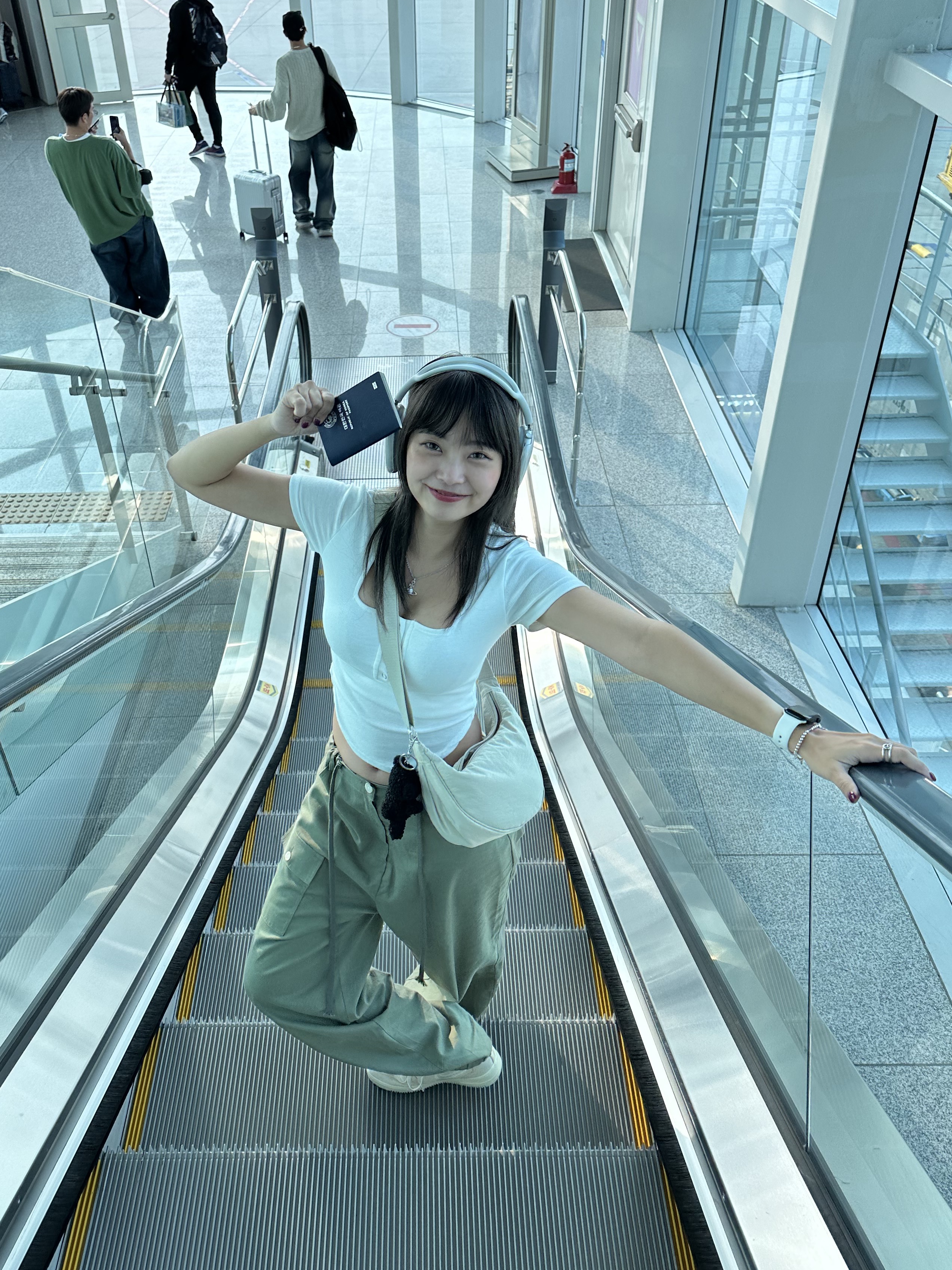 Apple AirPods Max Lightning Silver (Korean Ver.), Nike x Stussy Air Force 1 '07 Mid SP Fossil 착용 스타일 - 1