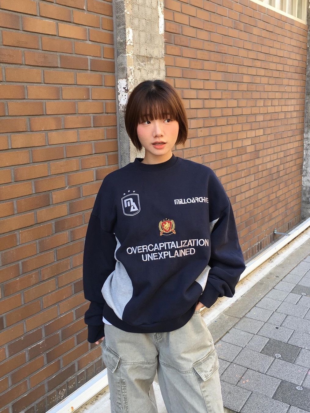 Millo Archive New Capital Crew Neck Navy, Millo Archive New Capital Crew Neck Black 착용 스타일 - 2