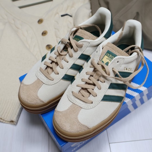 (W) Adidas Gazelle Bold Cream White Collegiate Green 착용 스타일 - 4