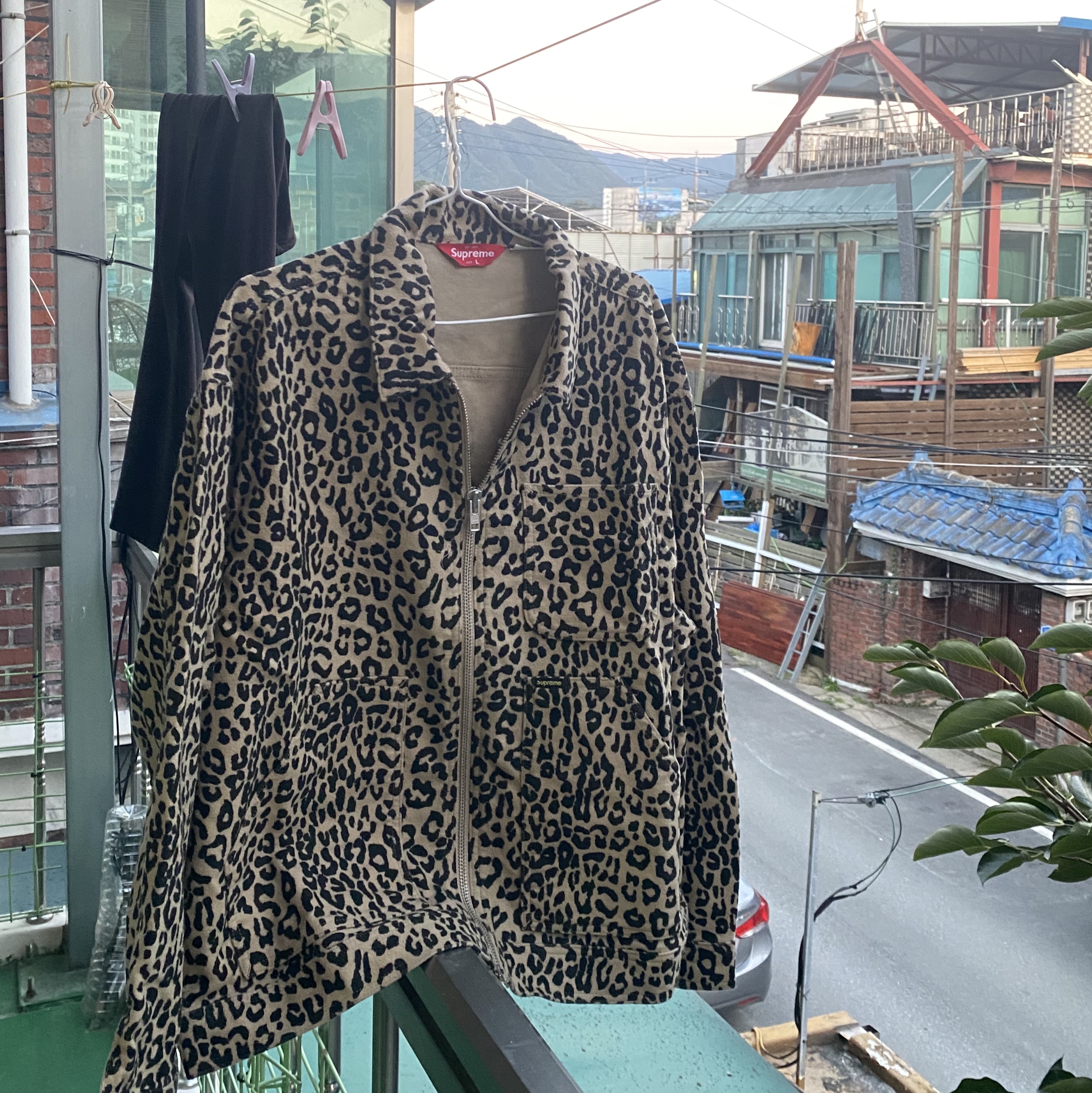 Supreme Moleskin Work Jacket Leopard - 22FW 착용 스타일