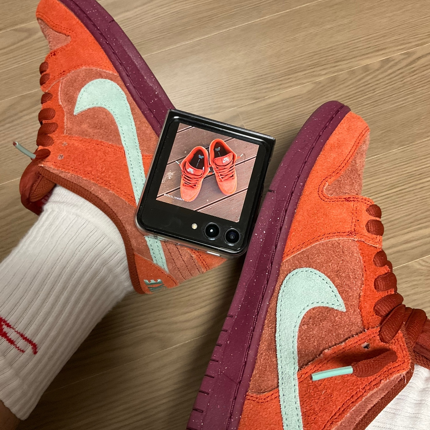 Nike SB Dunk Low Pro Premium Mystic Red and Rosewood 착용 스타일