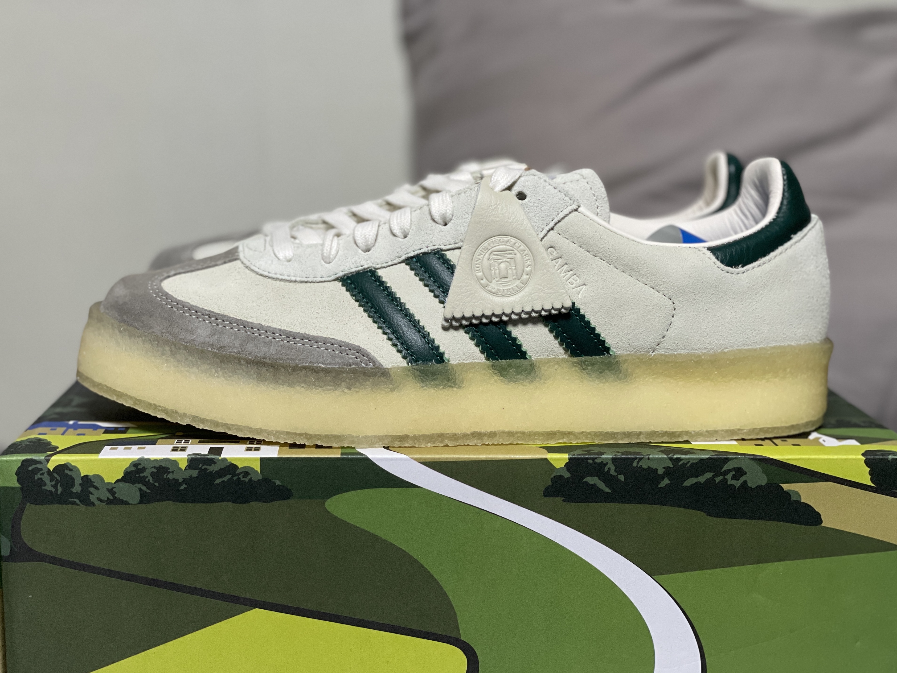 Adidas x Clarks x Ronnie Fieg 8th Street Samba Chalk White Green 착용 스타일 - 2