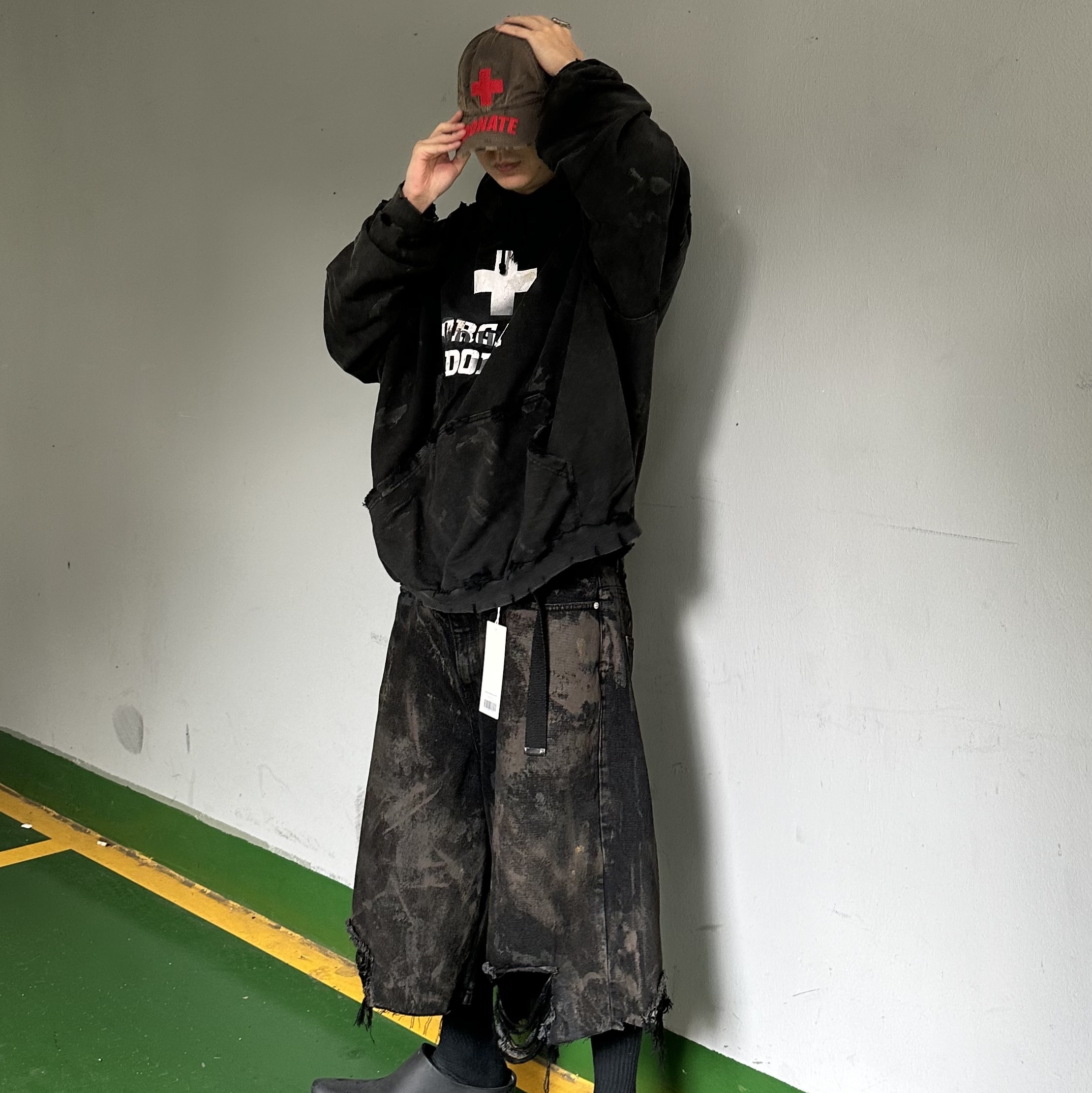 Project G/R Verified Orgasm Donor Hoodie Dirty Black, Project G/R Red Cross Donate Cap Washed Brown 착용 스타일 - 1
