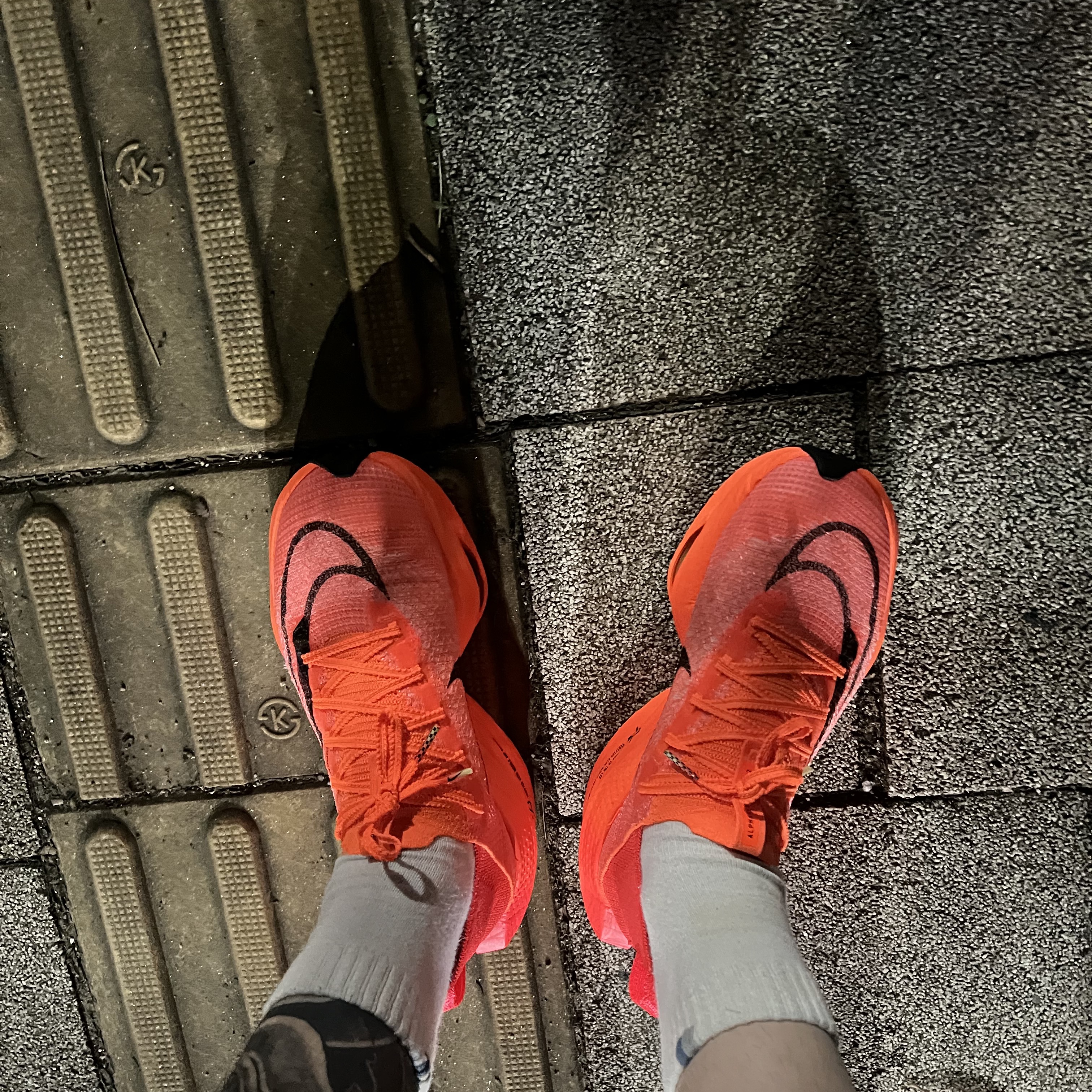 (W) Nike Air Zoom Alphafly Next% 2 Total Orange Black 착용 스타일