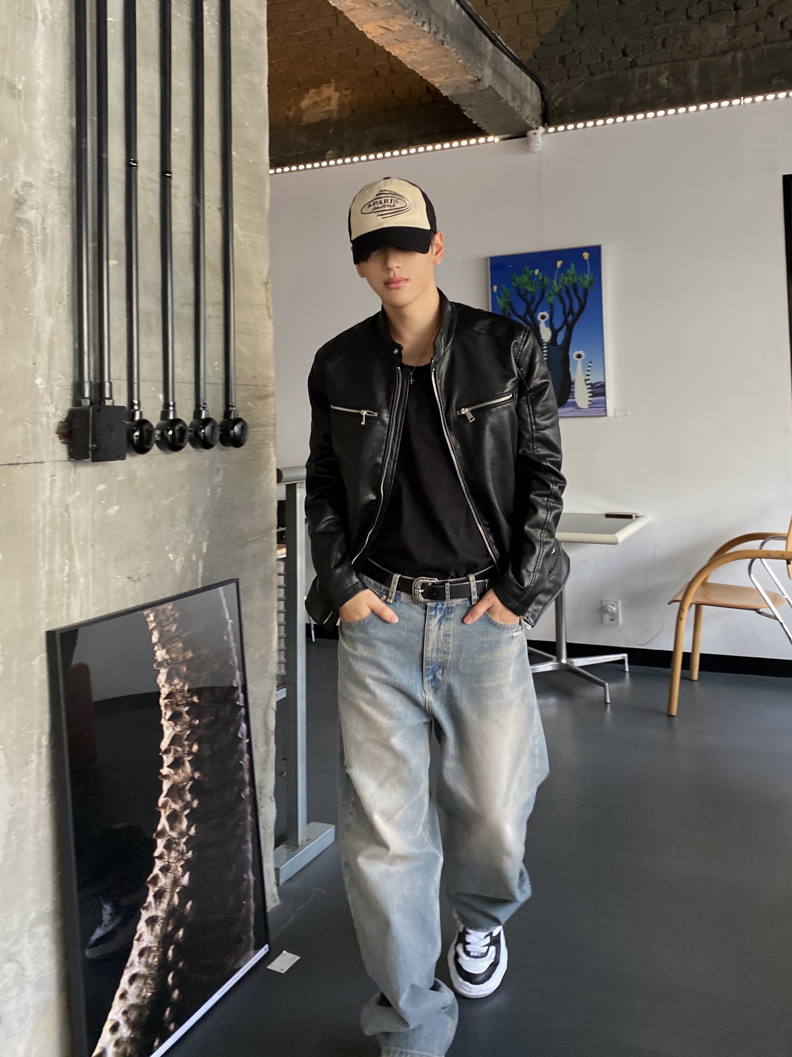 Maison Mihara Yasuhiro Wayne OG Sole Leather Low-top Sneakers Black White 착용 스타일 - 2