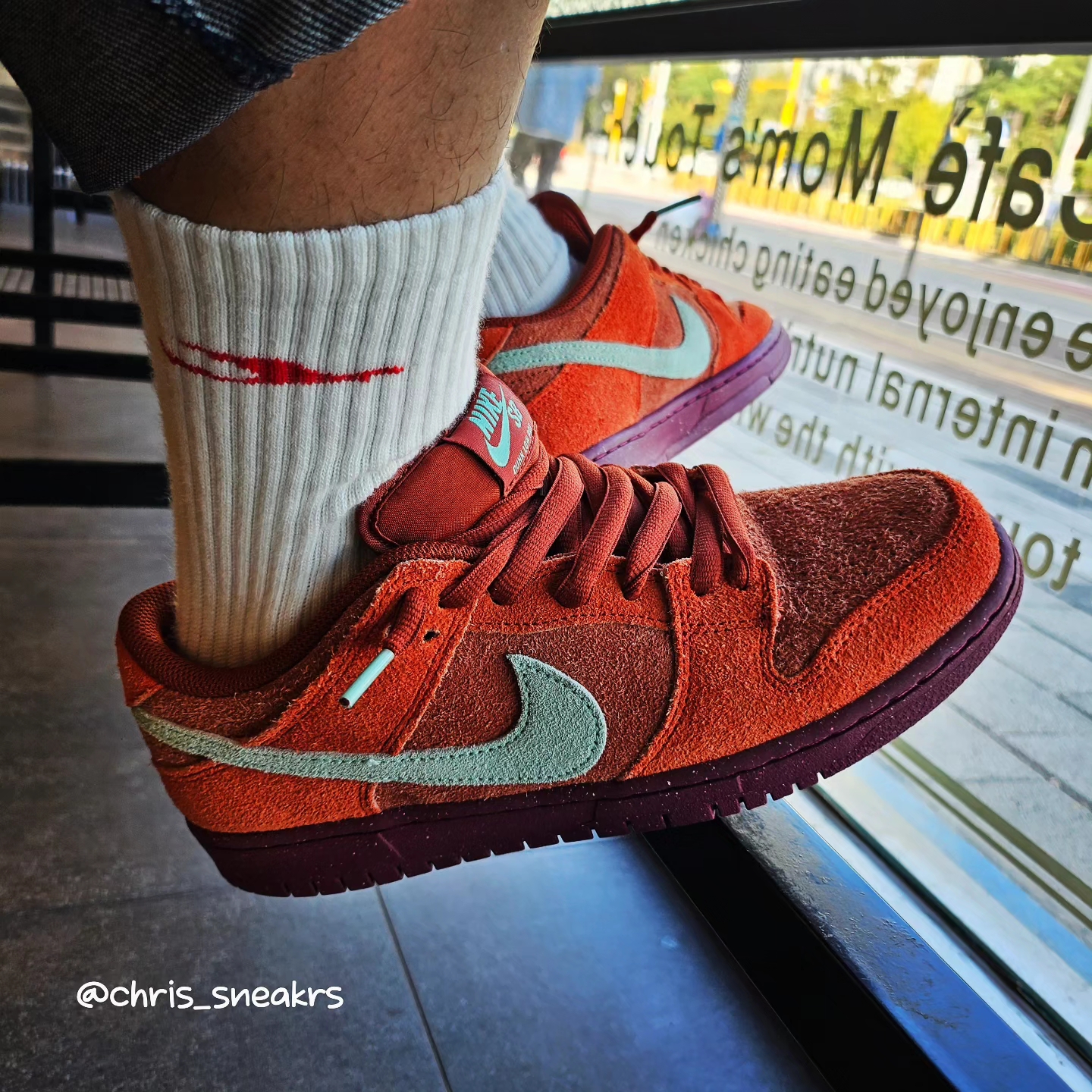 Nike SB Dunk Low Pro Premium Mystic Red and Rosewood, Nike NRG Solo Swoosh Woven Track Jacket Phantom White - US/EU 착용 스타일 - 6