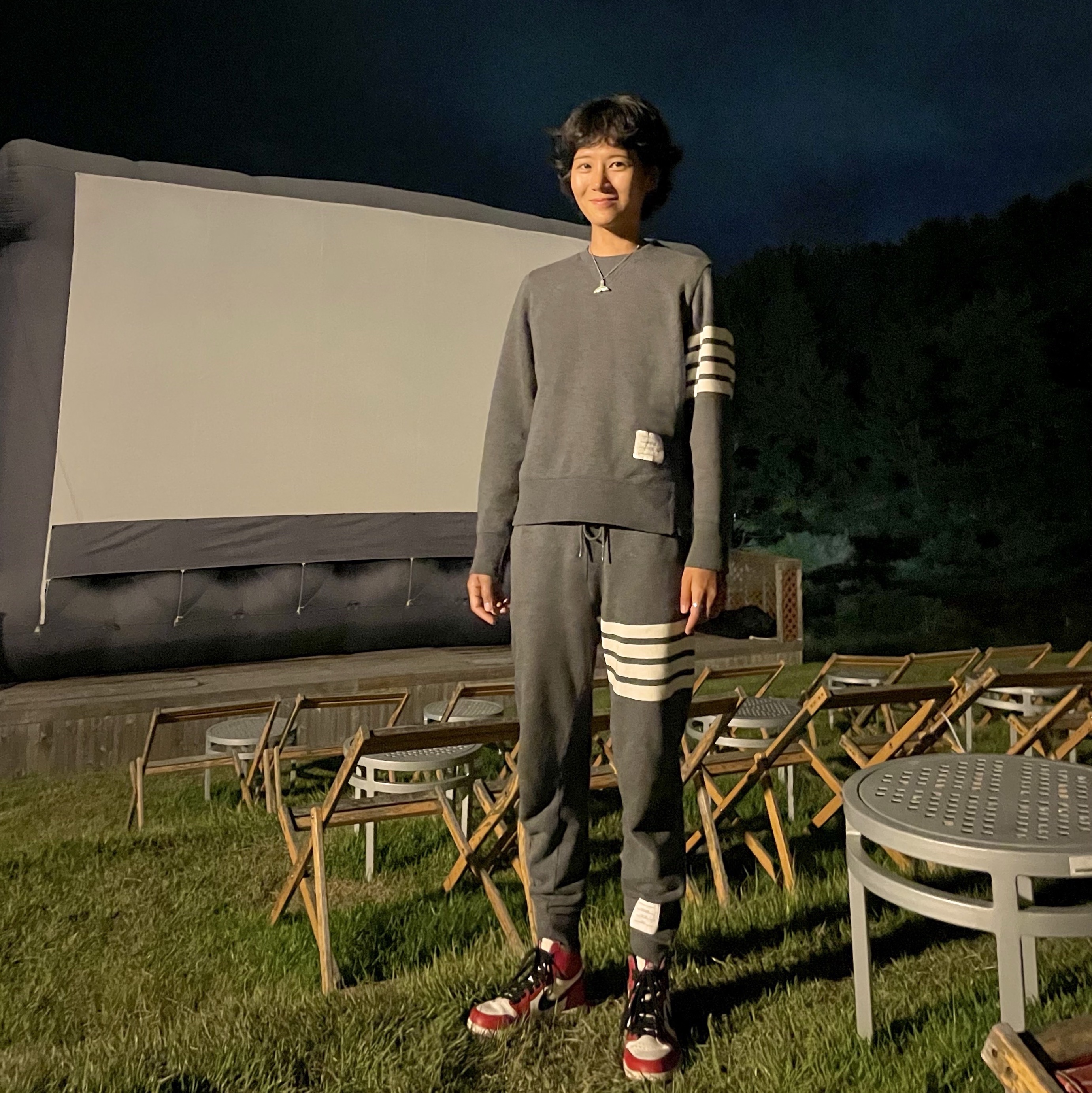 Jordan 1 Retro High OG Chicago 2022, Thom Browne Waffle 4-Bar Stripe Sweatpants Medium Grey 착용 스타일 - 3