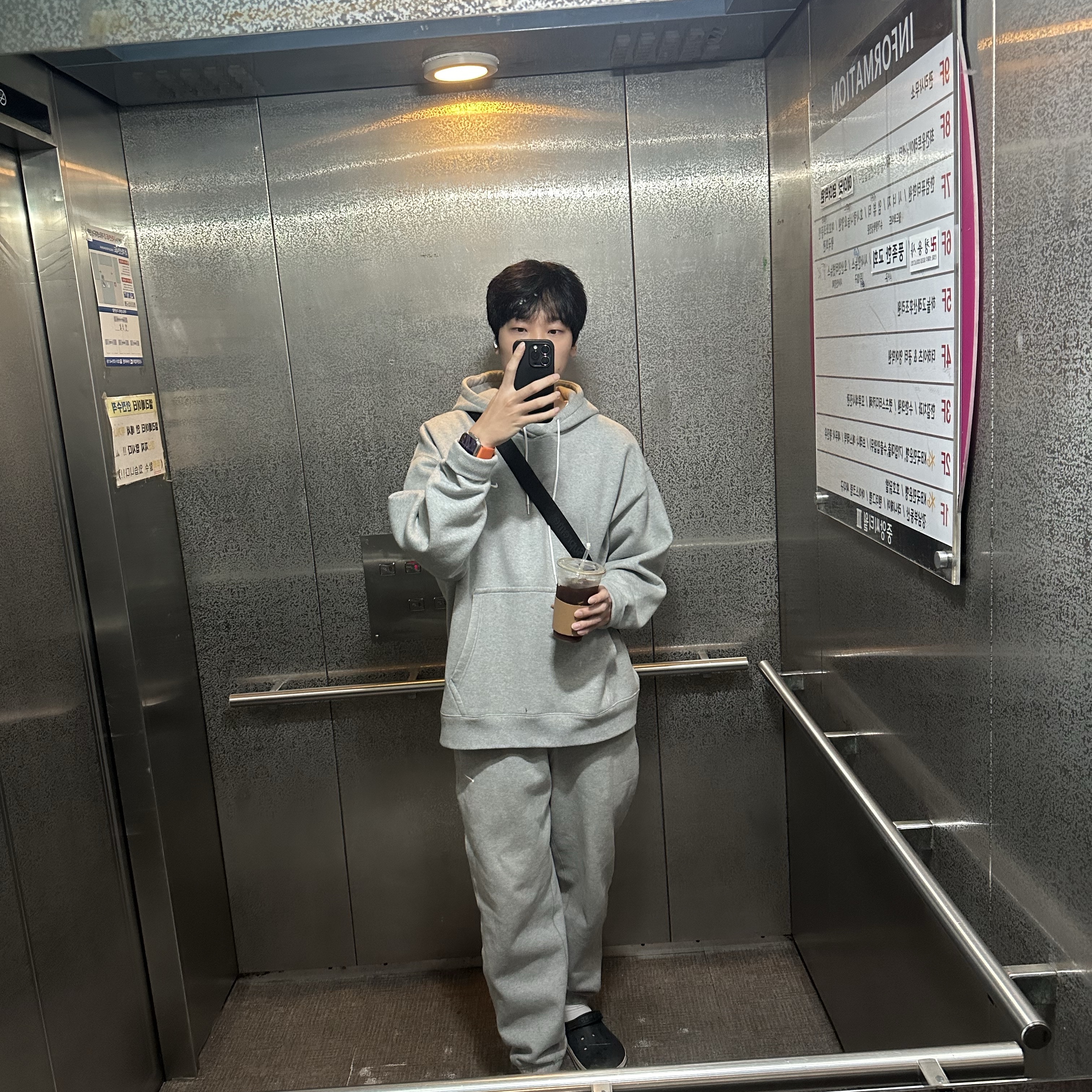 Nike NRG Solo Swoosh Fleece Hoodie Dark Grey Heather - US/EU 착용 스타일